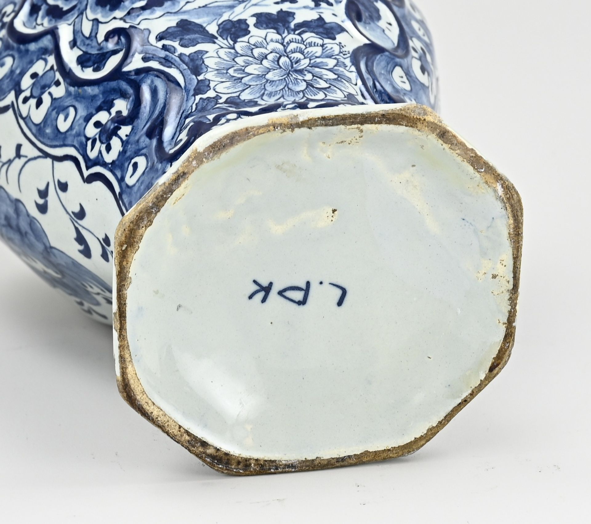 18th century Delft vase with lid, H 43.5 cm. - Image 3 of 3