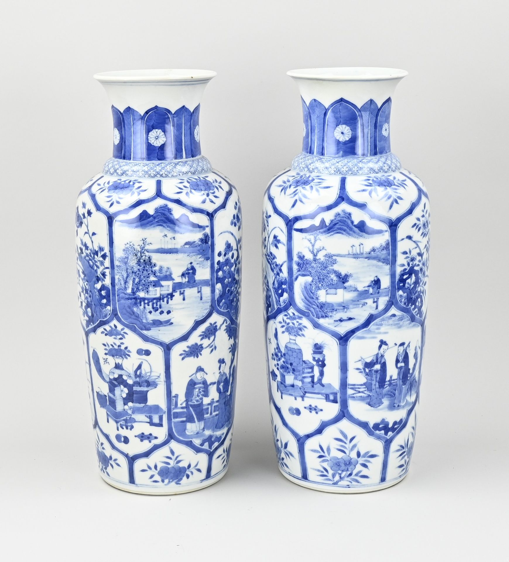 Two Chinese vases, H 36 cm.