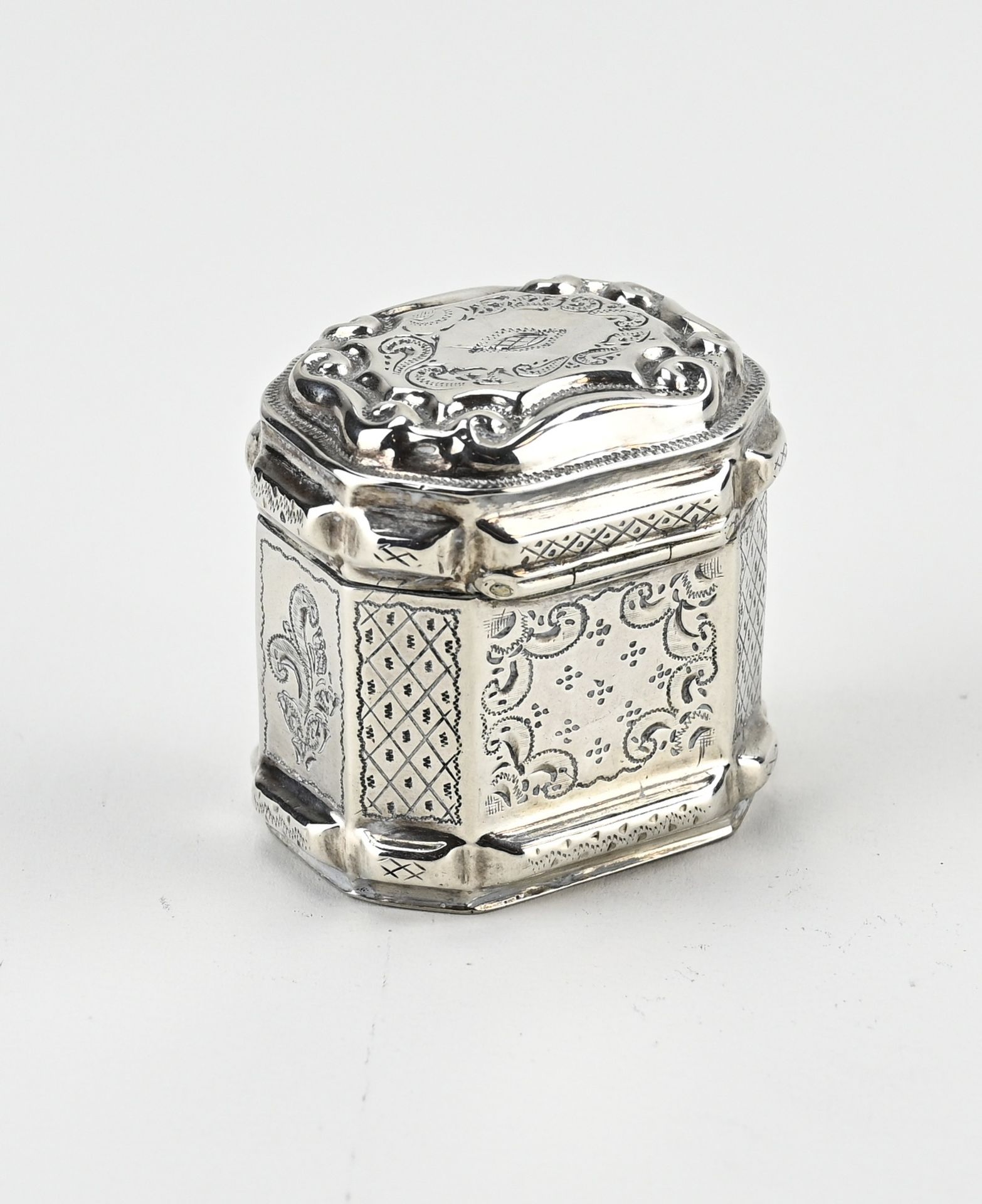 Silver loderein box - Image 2 of 2