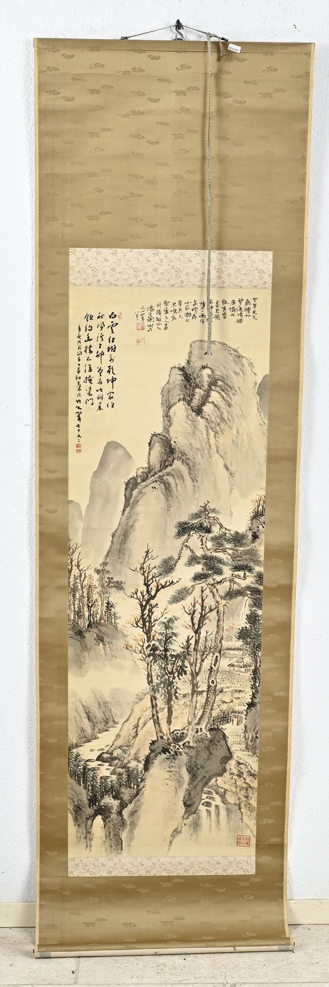 Chinese scroll painting, 123 x 42 cm.