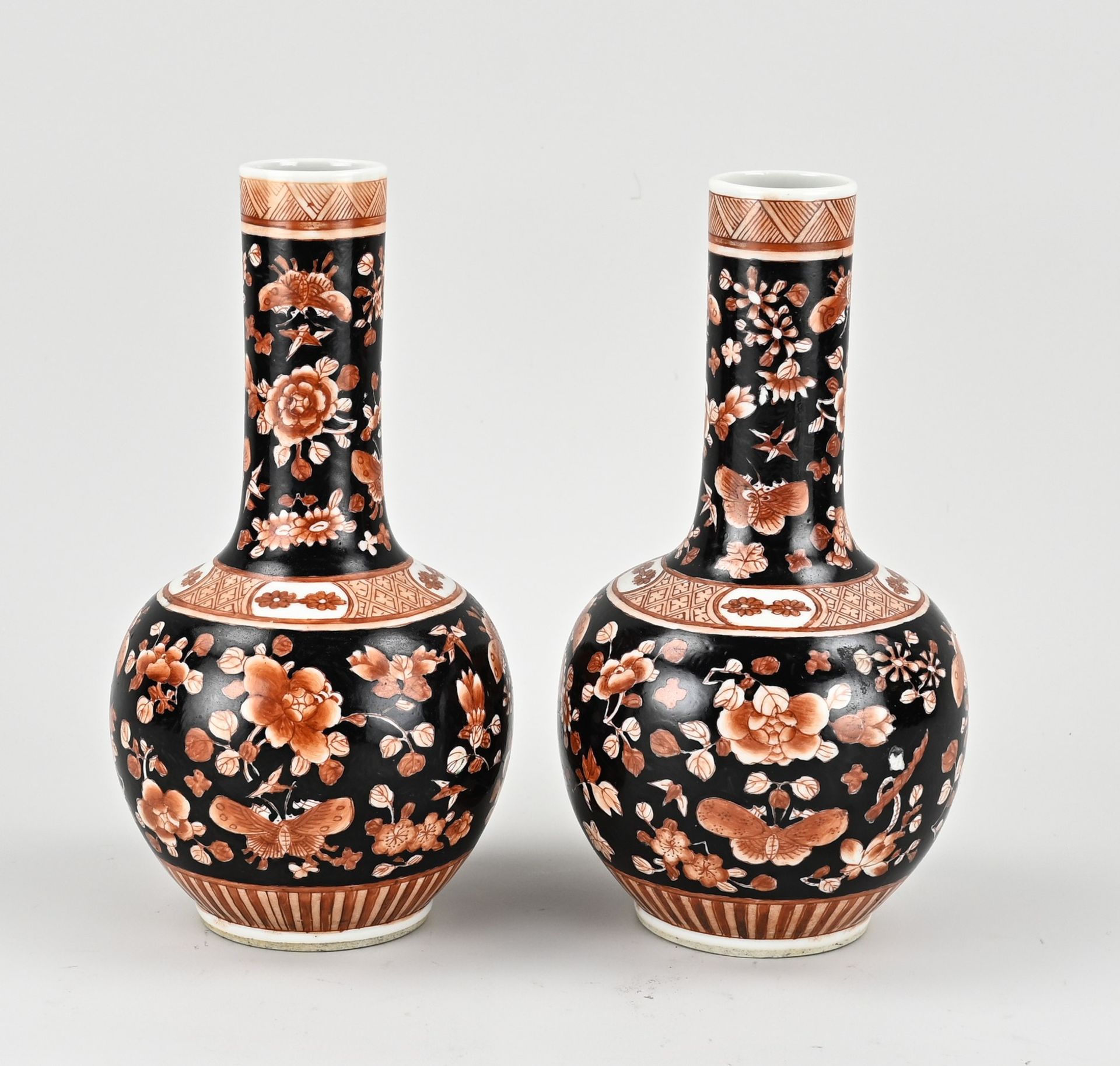 Two Chinese vases, H 22.4 cm.