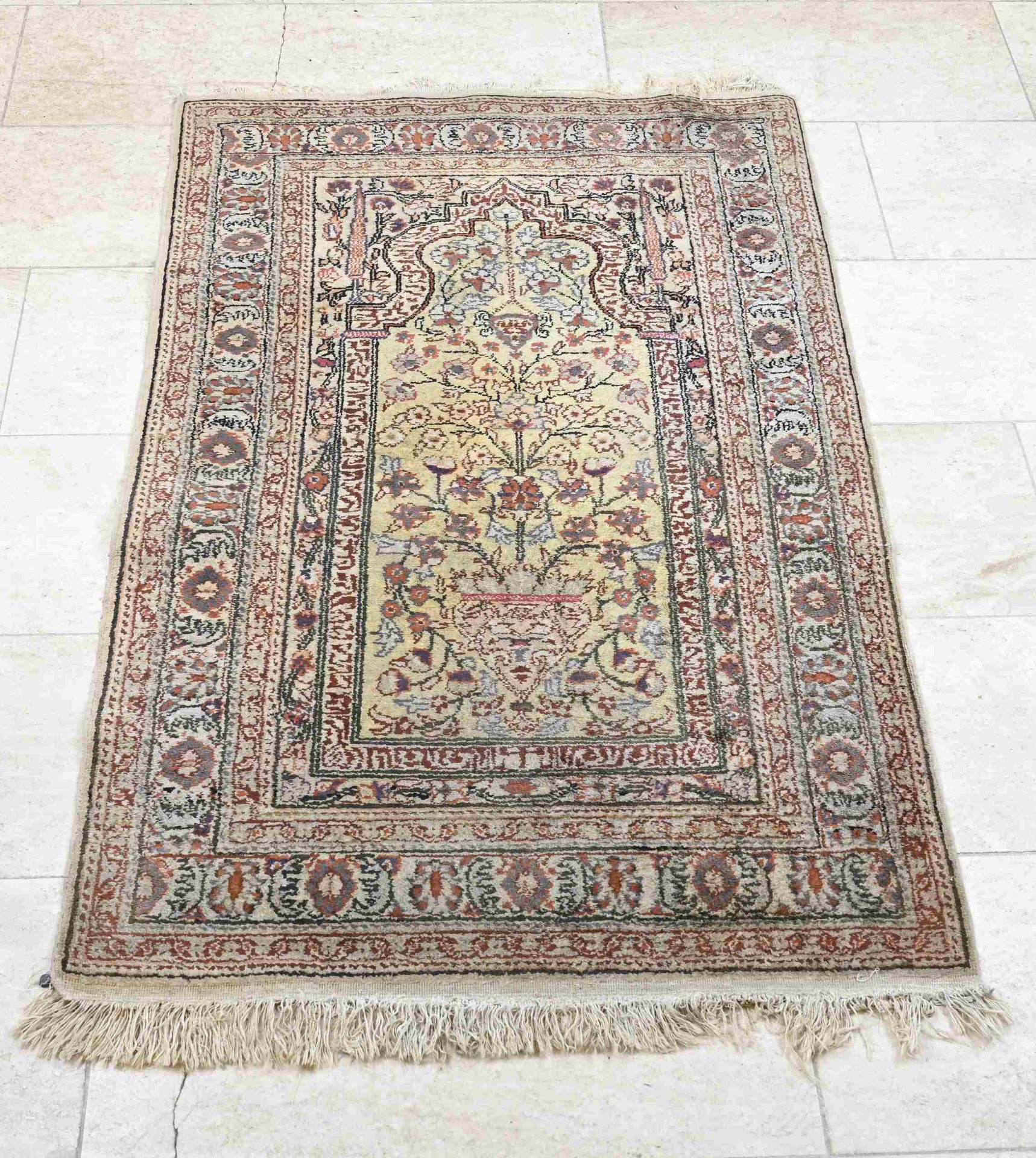 Persian prayer rug, 142 x 88 cm.