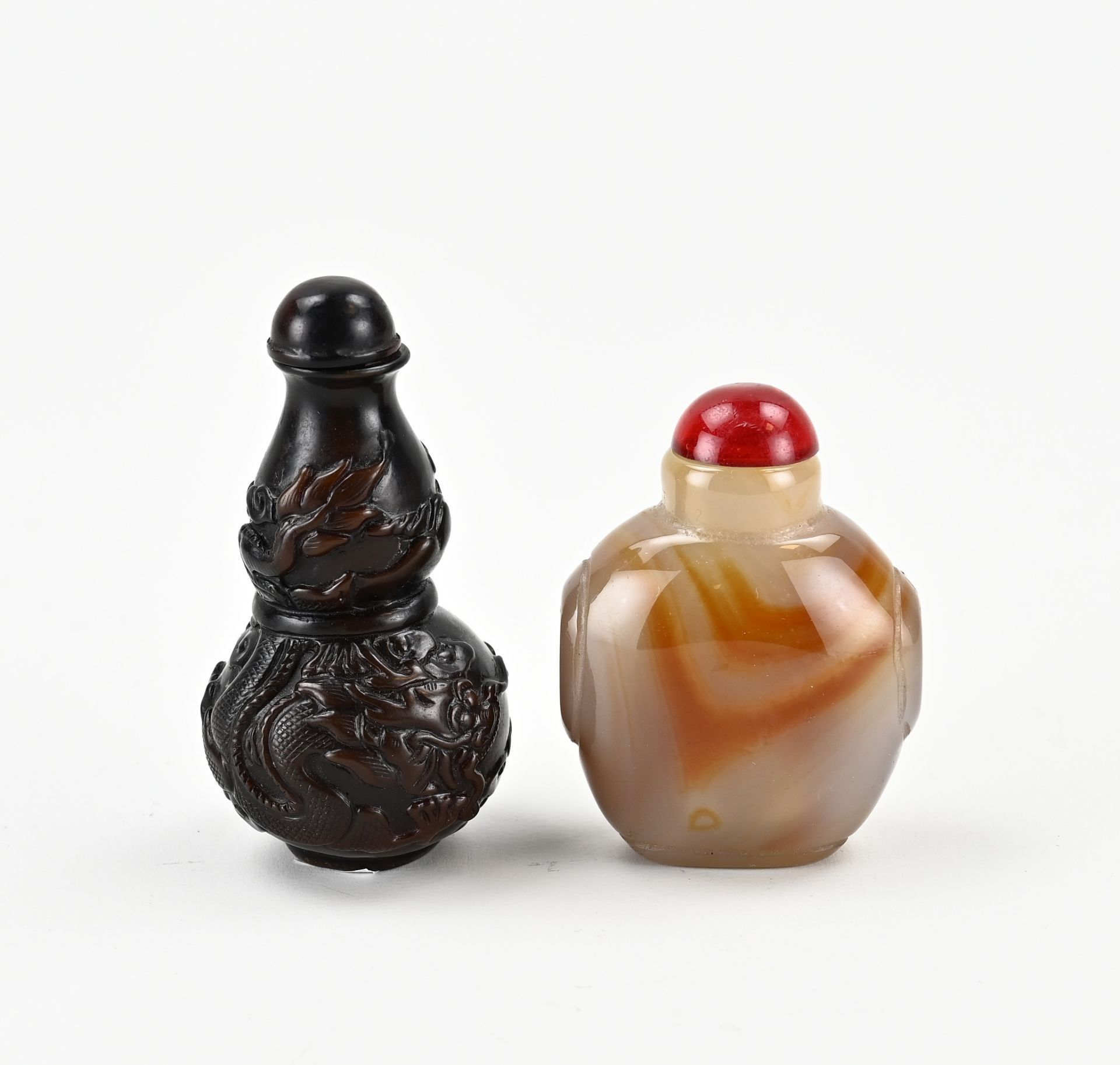 2x Chinese snuff bottle, H 6 - 8 cm.