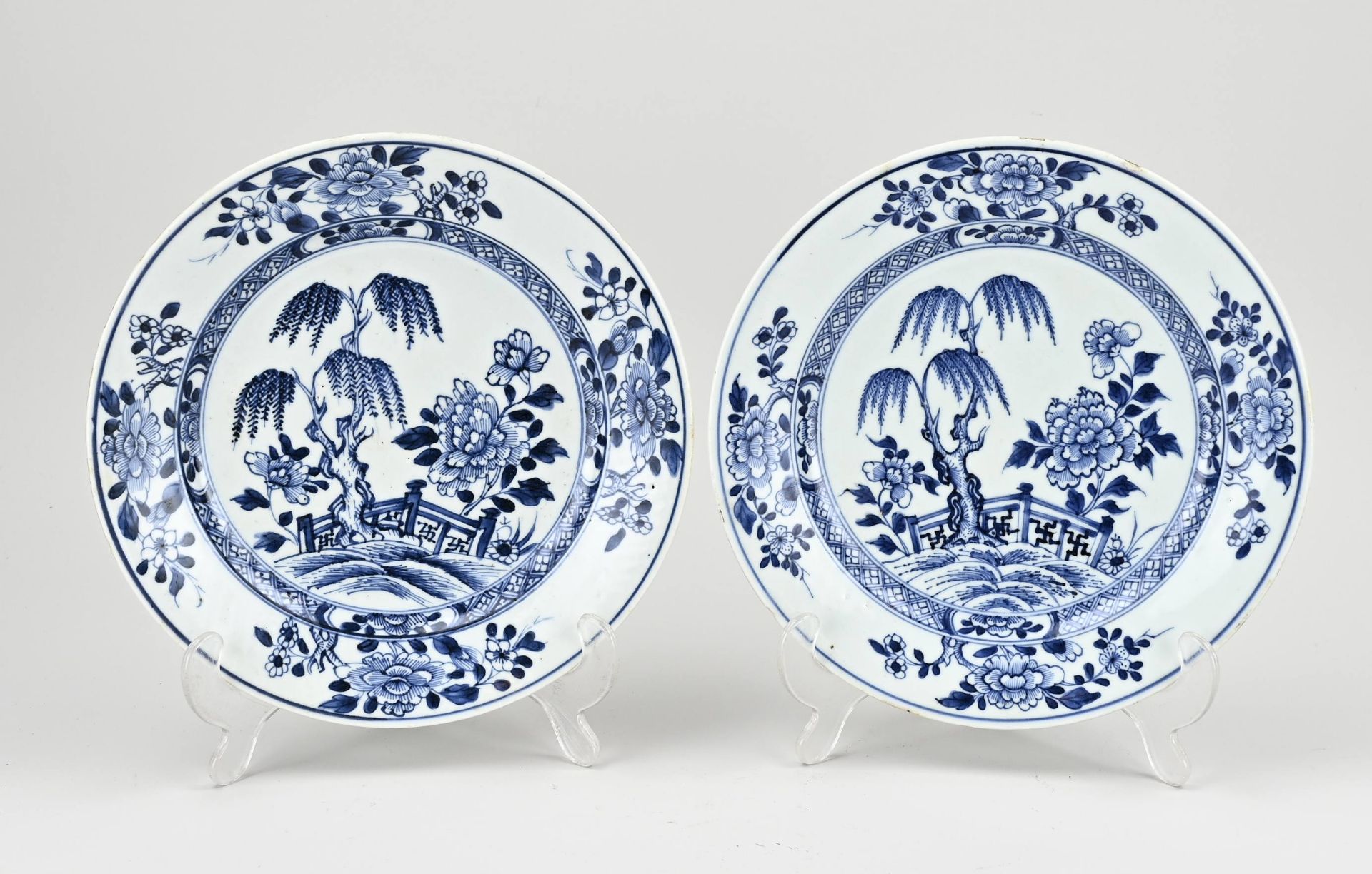 2x Chinese plates Ø 22.7 cm.