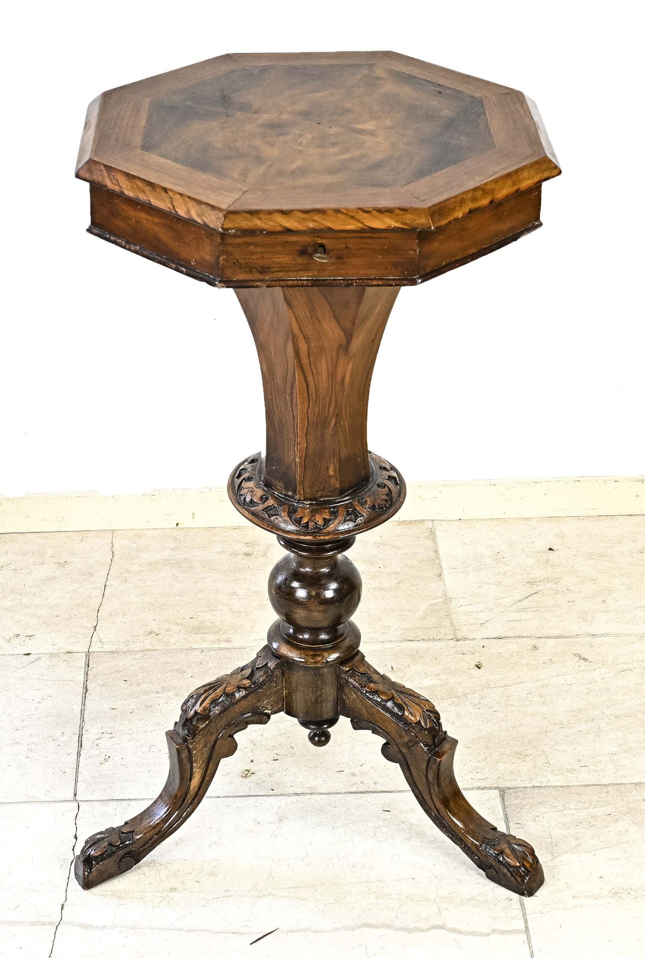 Sewing table (octagonal)