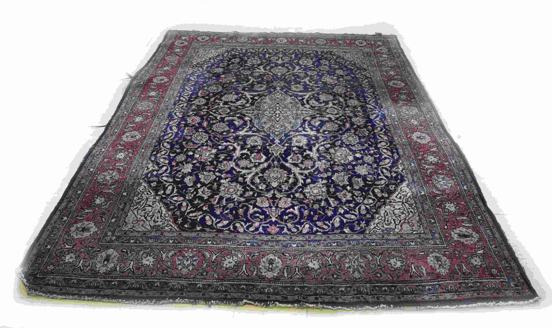 Large Sarouck rug, 314 x 237 cm.