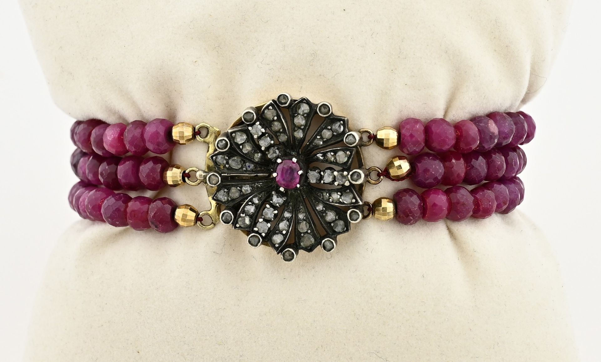 Bracelet with rubies and gold clasp with diamond