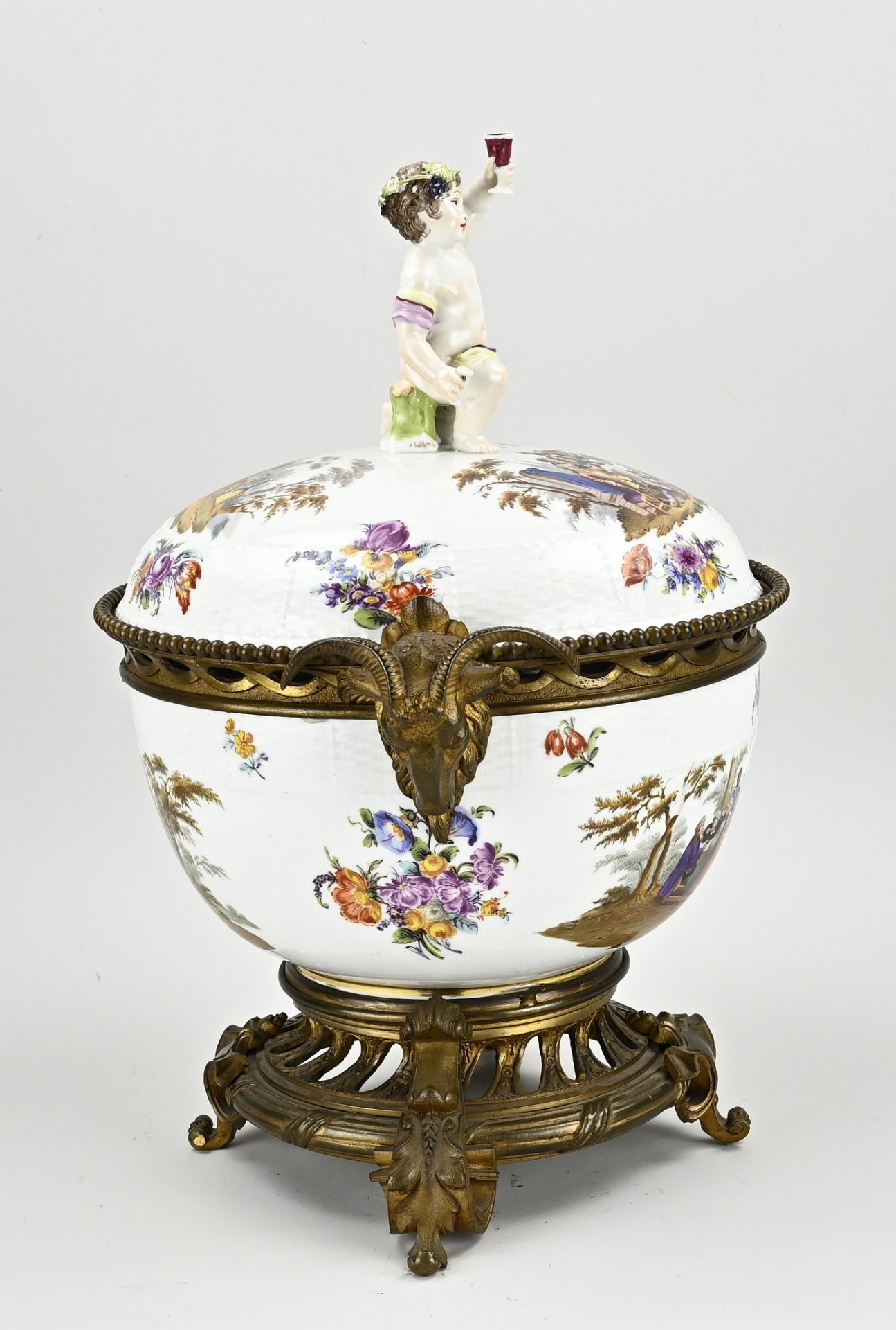 Capital KPM tureen with lid Ø 33 cm. - Image 3 of 3