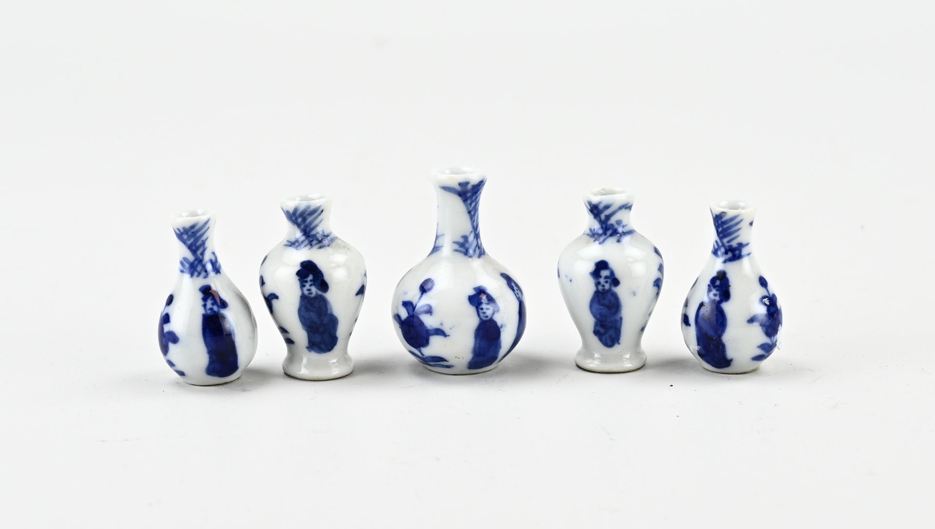 5 Chinese bibilot vases, H 3.5 - 4 cm.