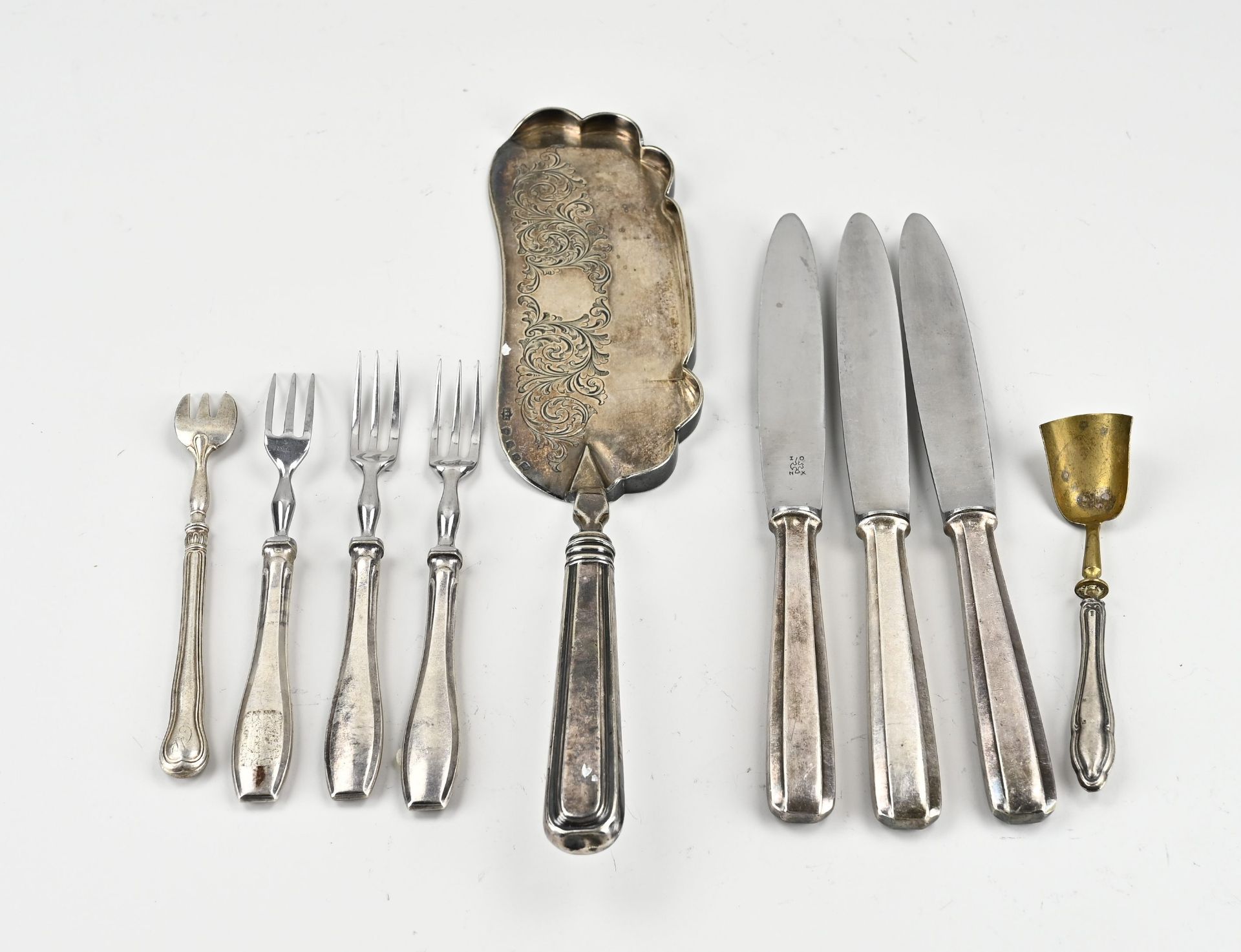 9 Parts cutlery with silver and plated.