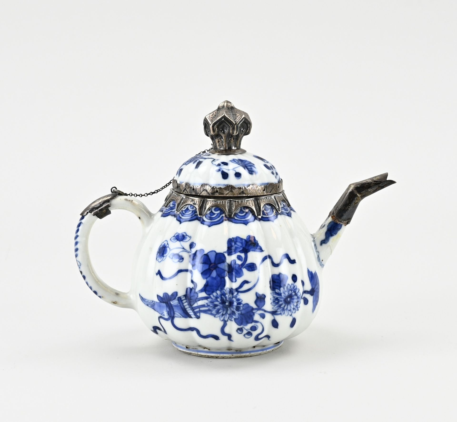 17th - 18th century Chinese teapot - Image 2 of 3