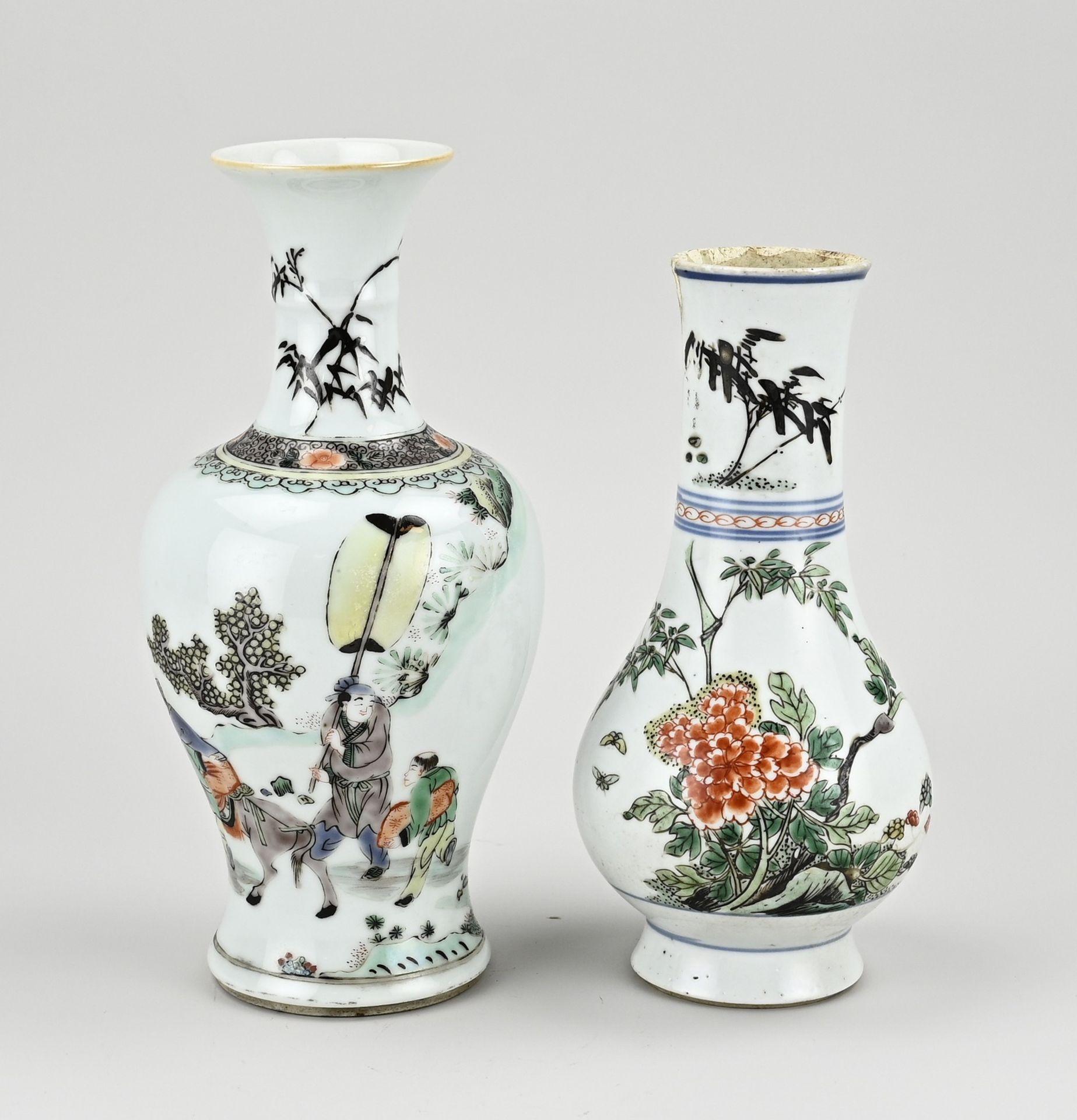 Two Chinese vases, H 20 - 23.5 cm.