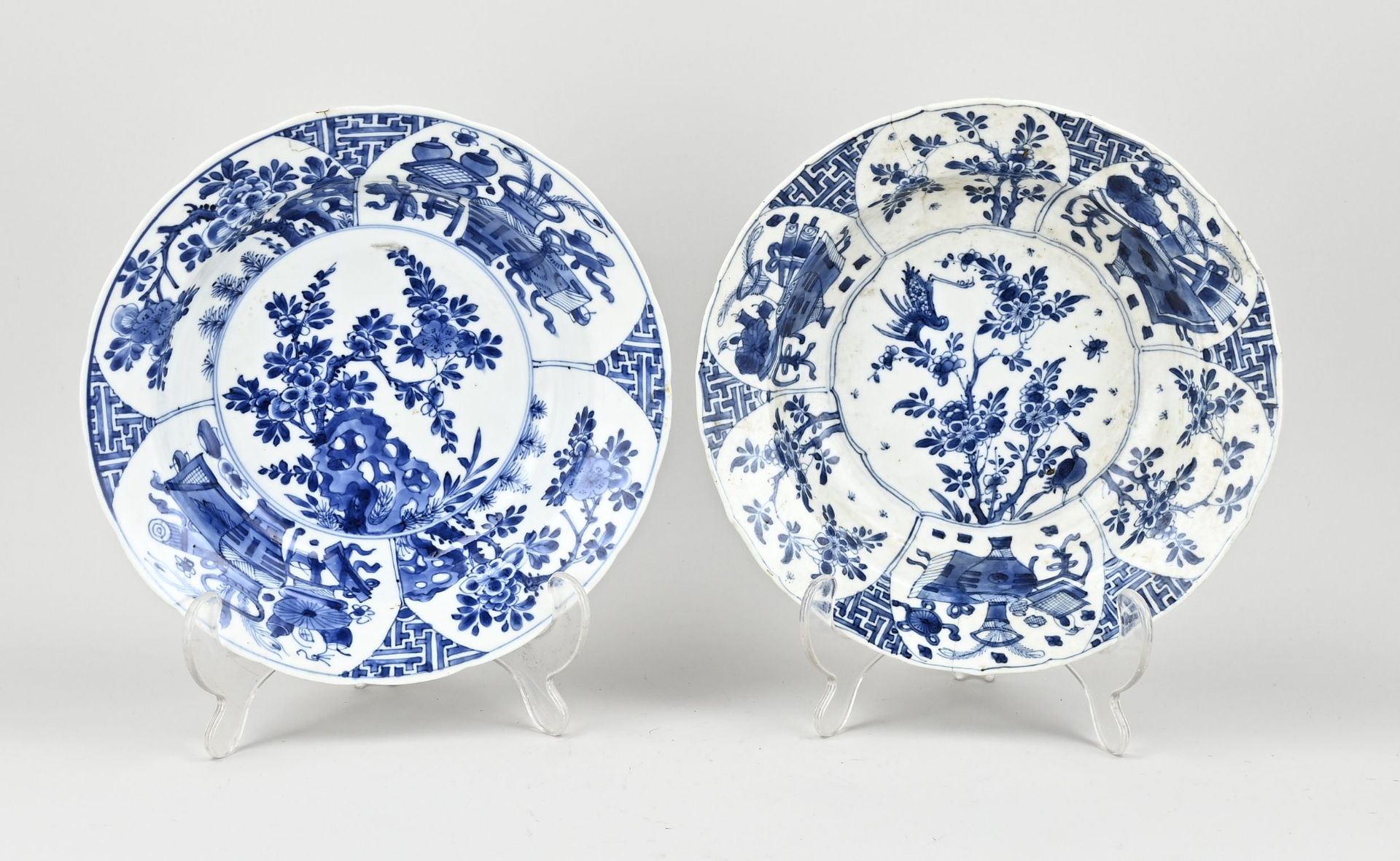 Two Chinese Kang Xi plates Ø 21.2 cm.