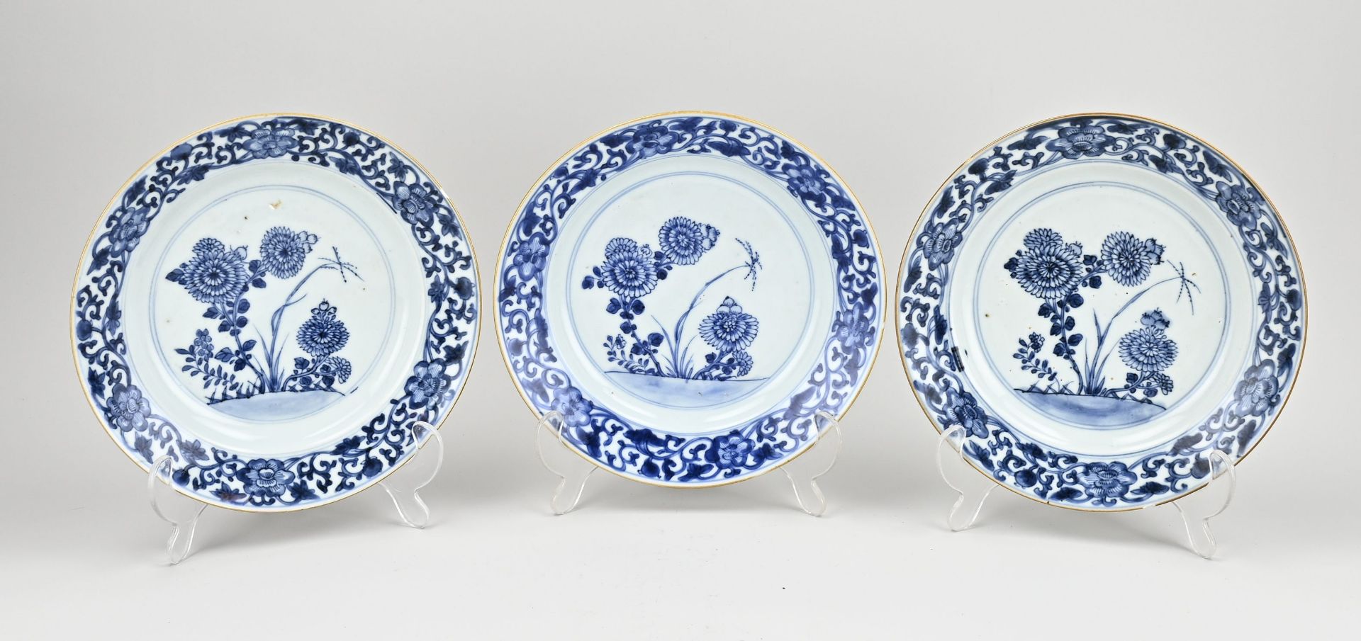 Three 18th century Chinese plates Ø 20.8 cm.