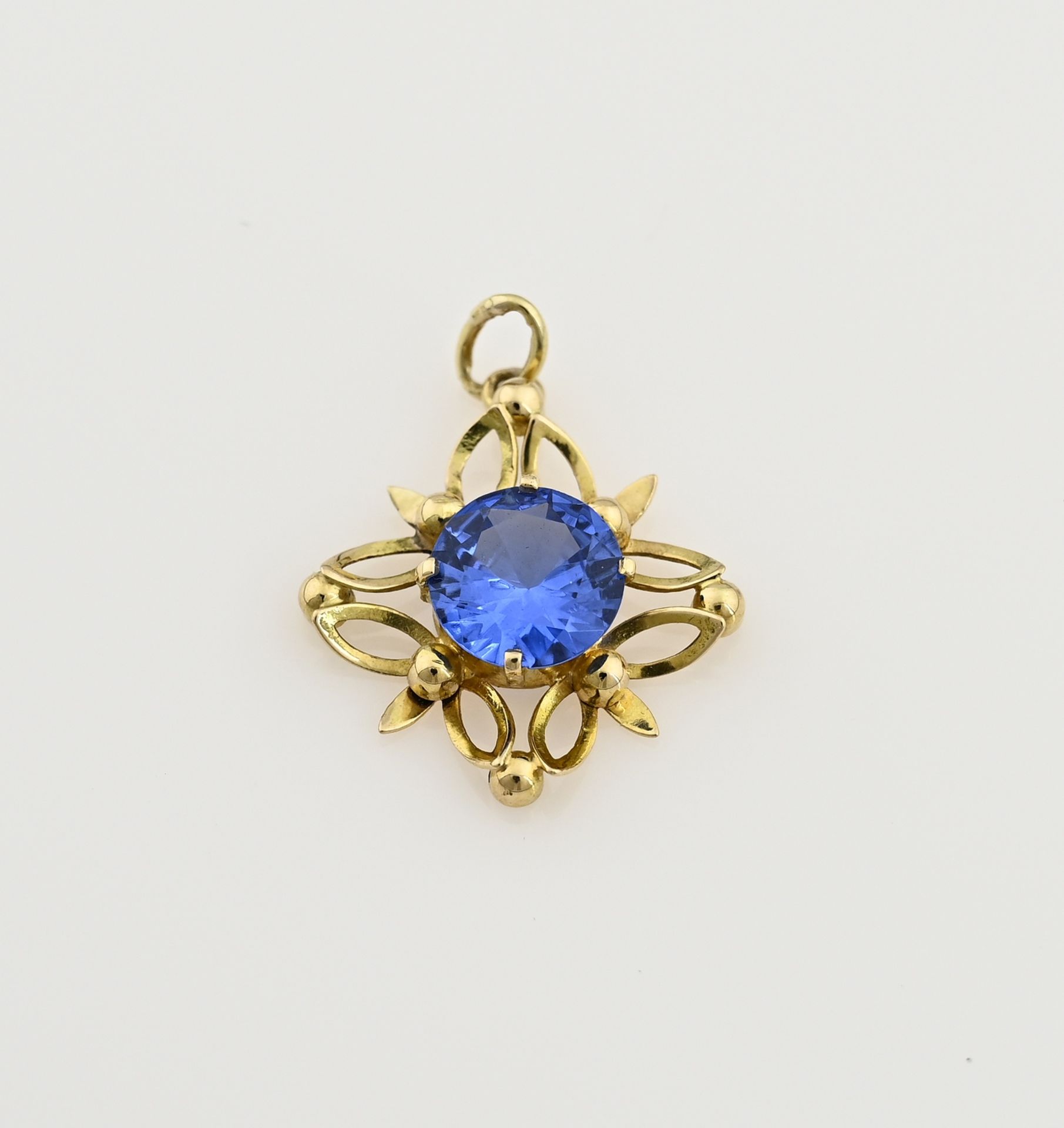 Gold pendant with blue stone