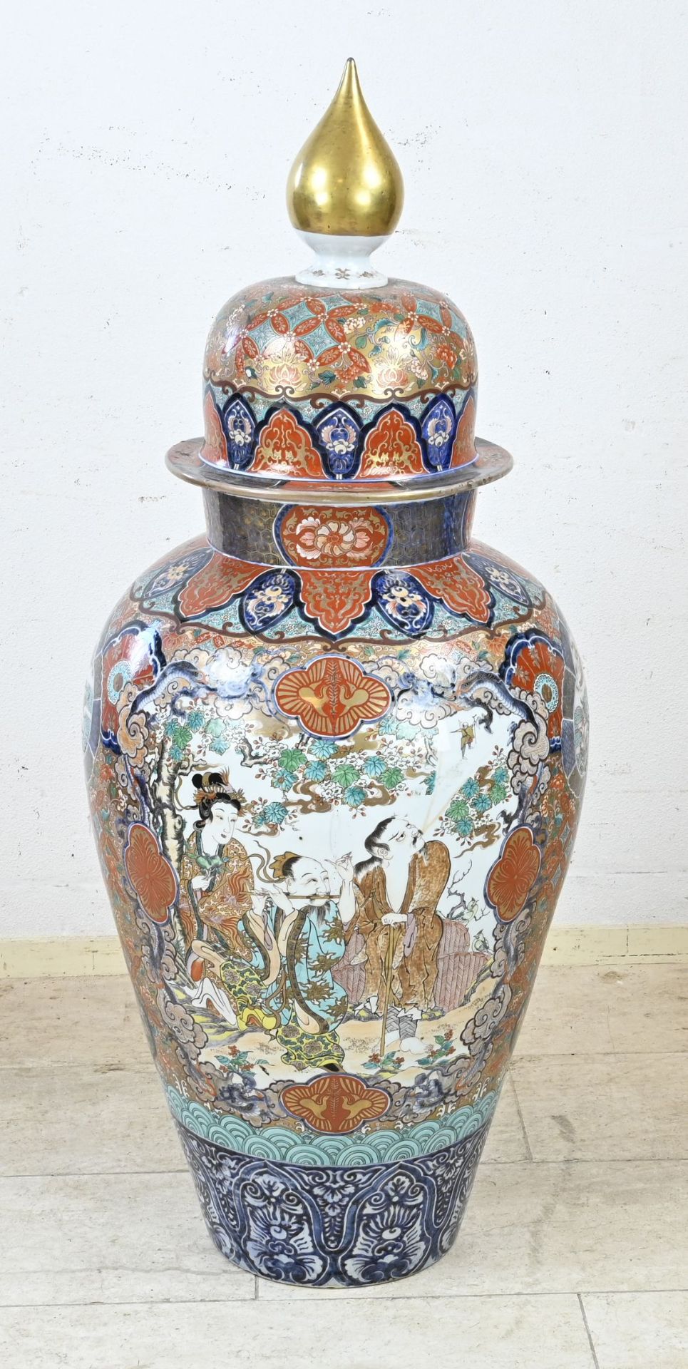 Capital Imari lidded vase, H 128 x Ø 50 cm. - Image 2 of 2