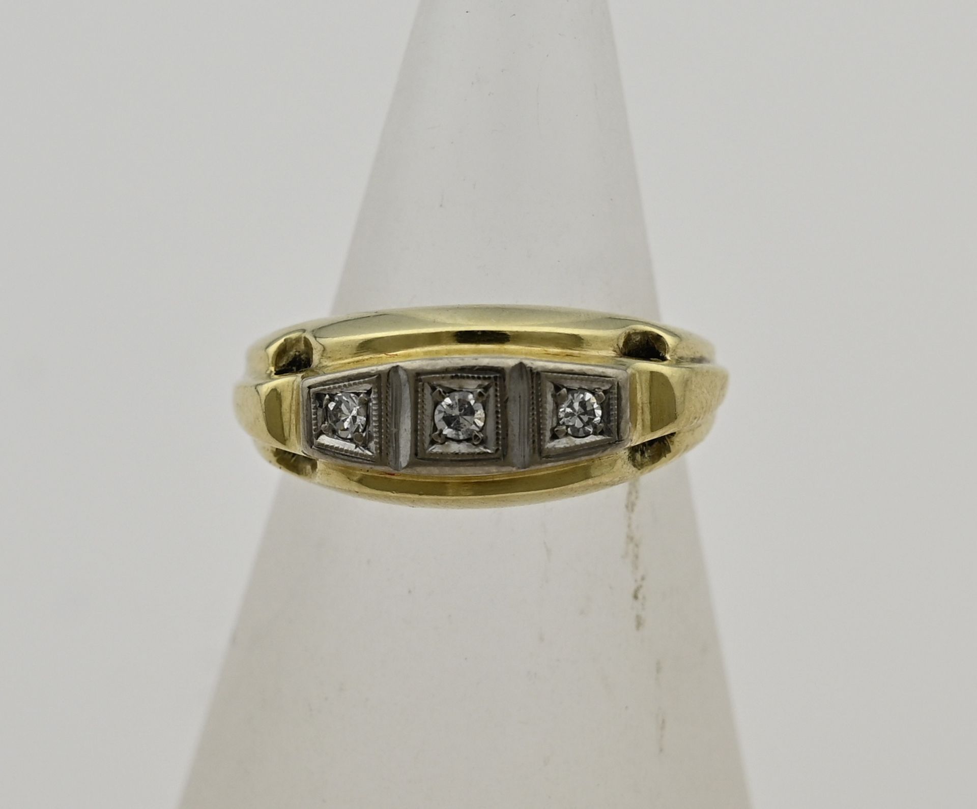 Gold ring with diamond