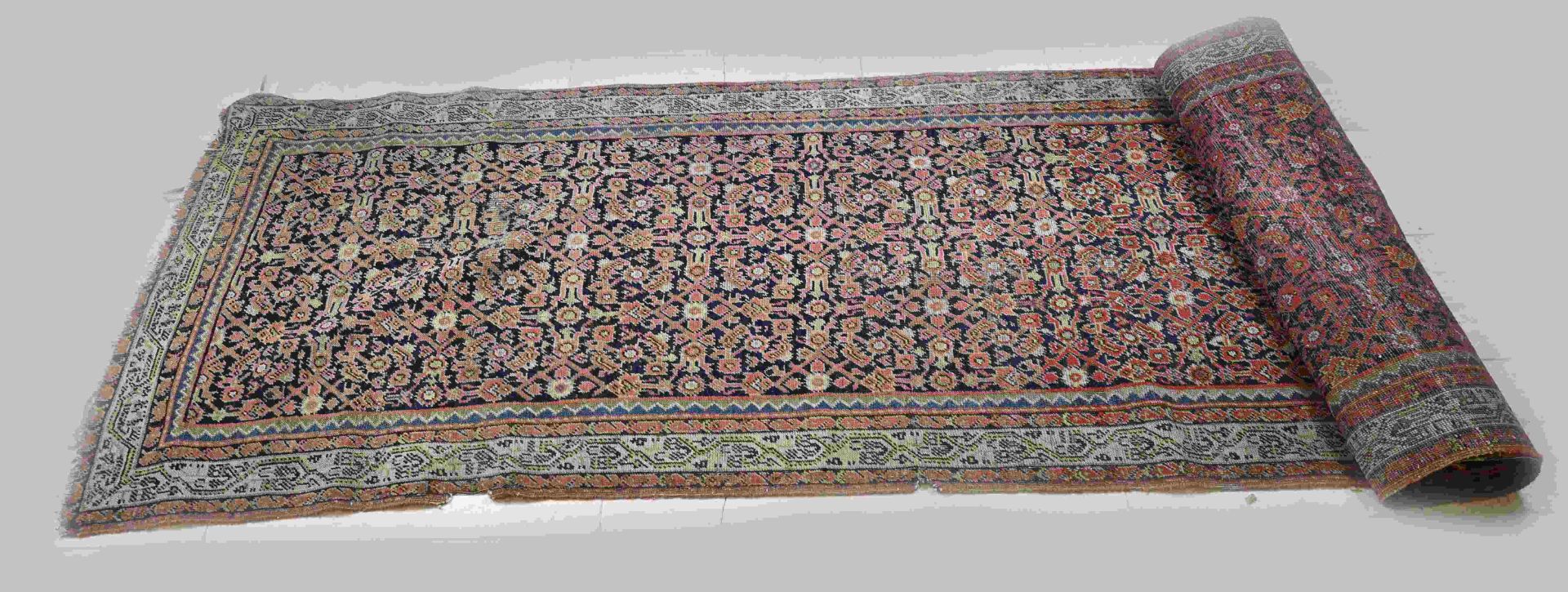 Persian runner, 525 x 104 cm.