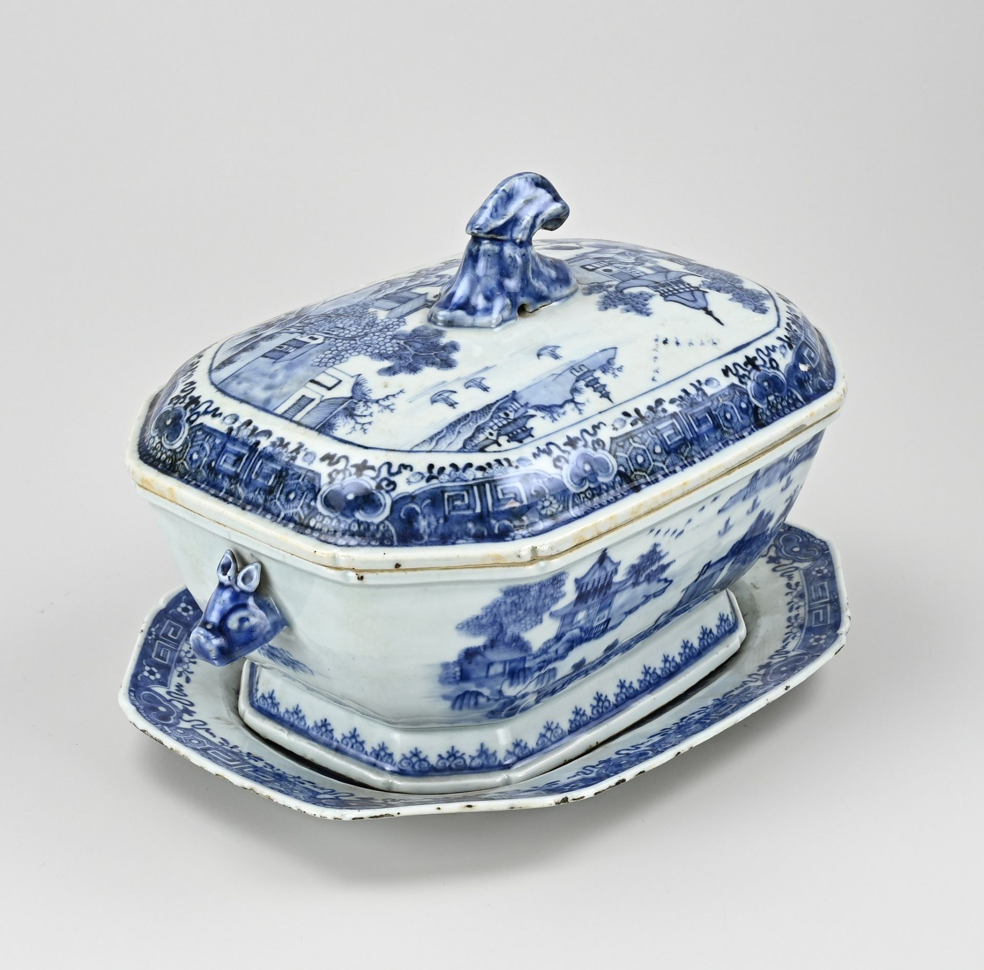 18th century Chinese lidded tureen + saucer - Image 2 of 3