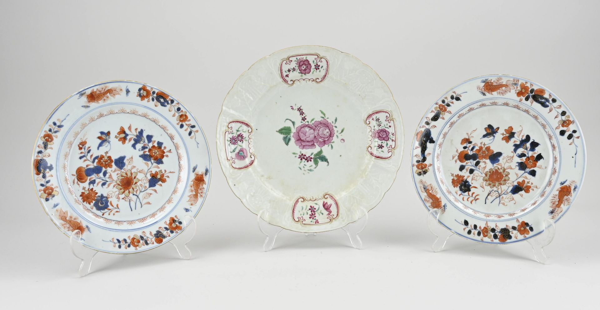 Three Chinese plates Ø 23 - 26.5 cm.