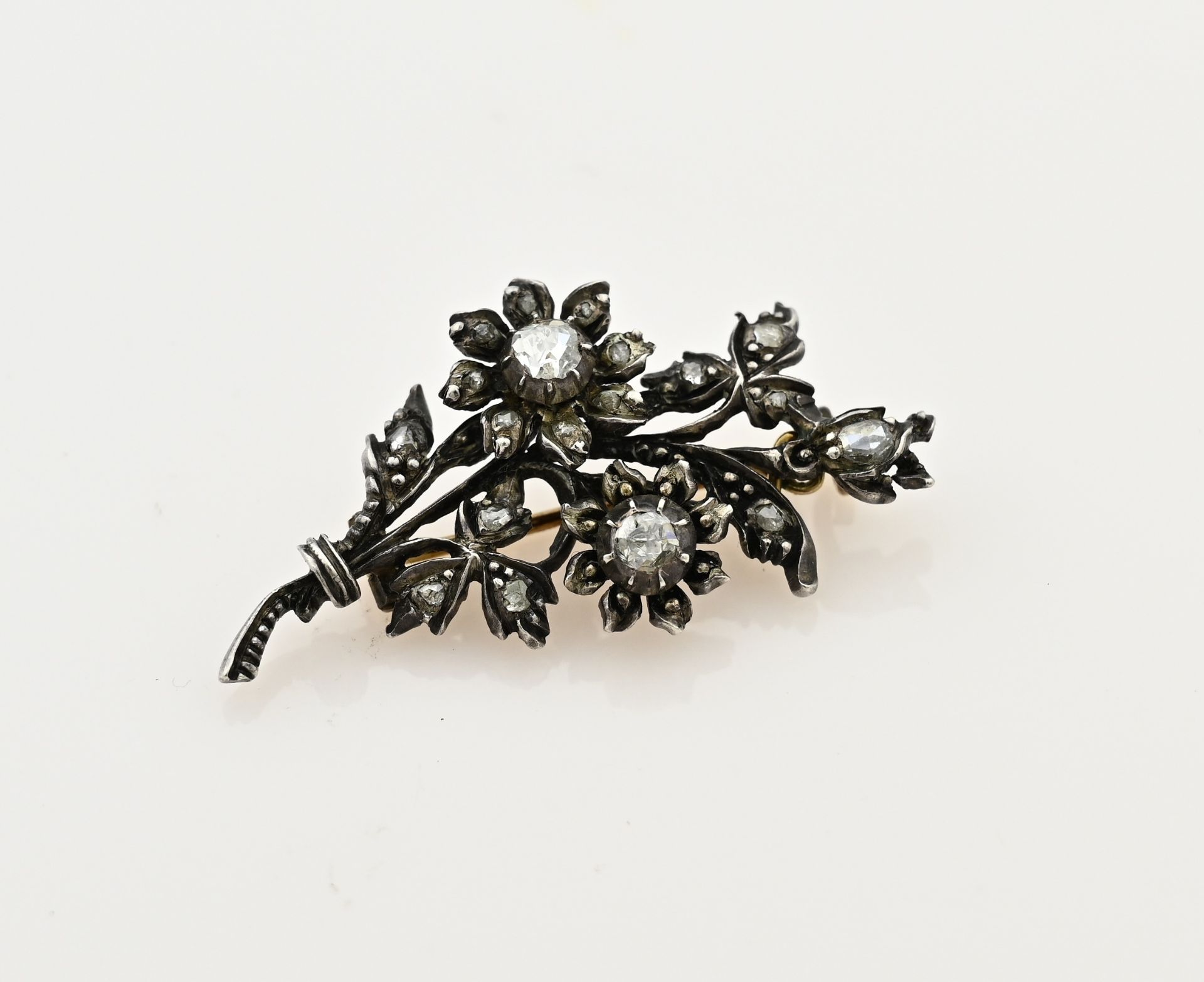 Branch brooch with old diamond