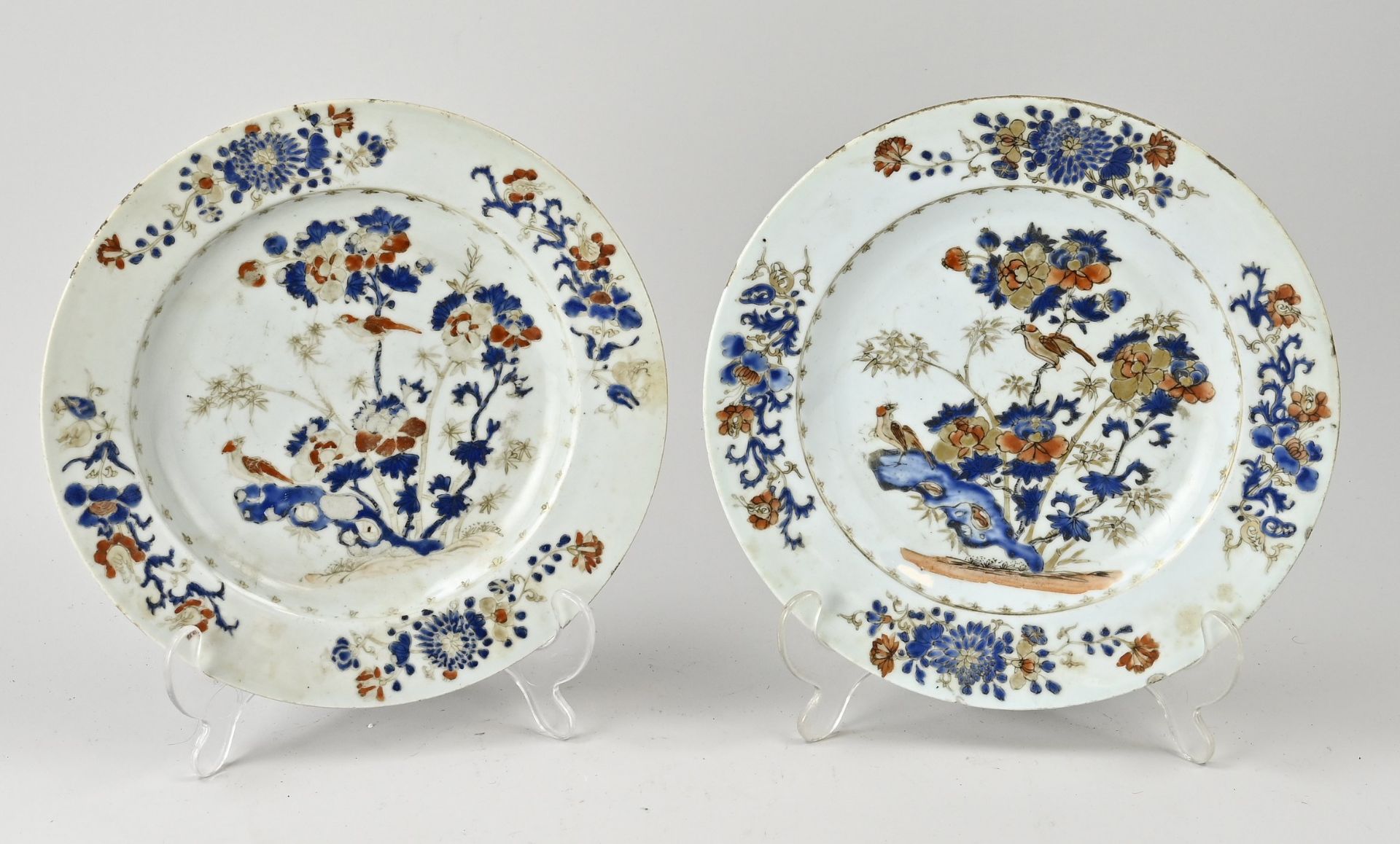 Two 18th century Chinese plates Ø 23 cm.