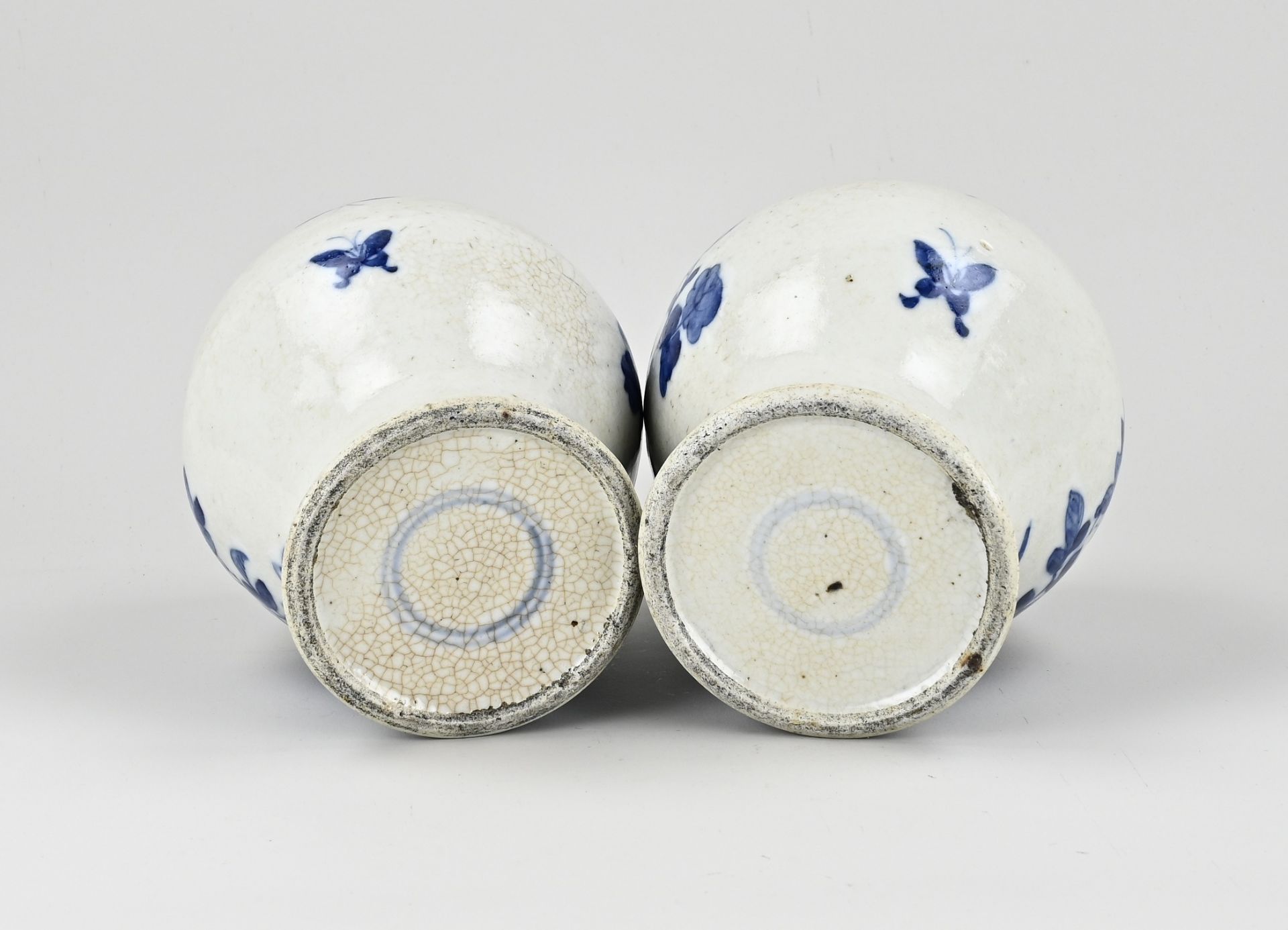 Two Chinese lidded vases, H 27 cm. - Image 3 of 3