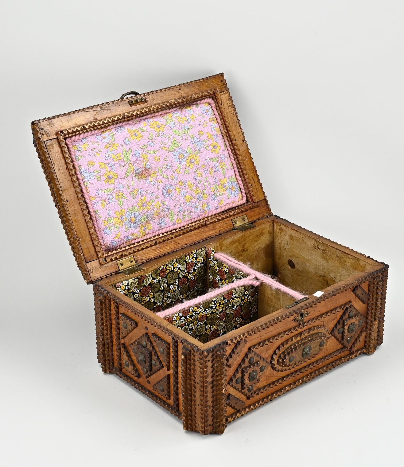 Tramp art jewelry box - Image 2 of 2