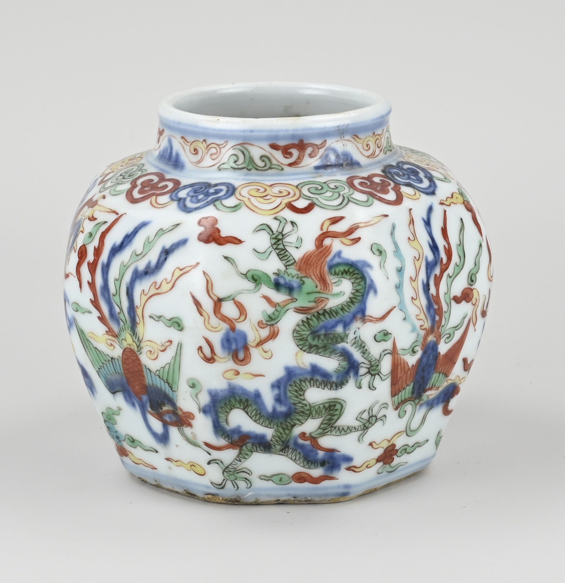 Chinese dragon vase Ø 14 cm.
