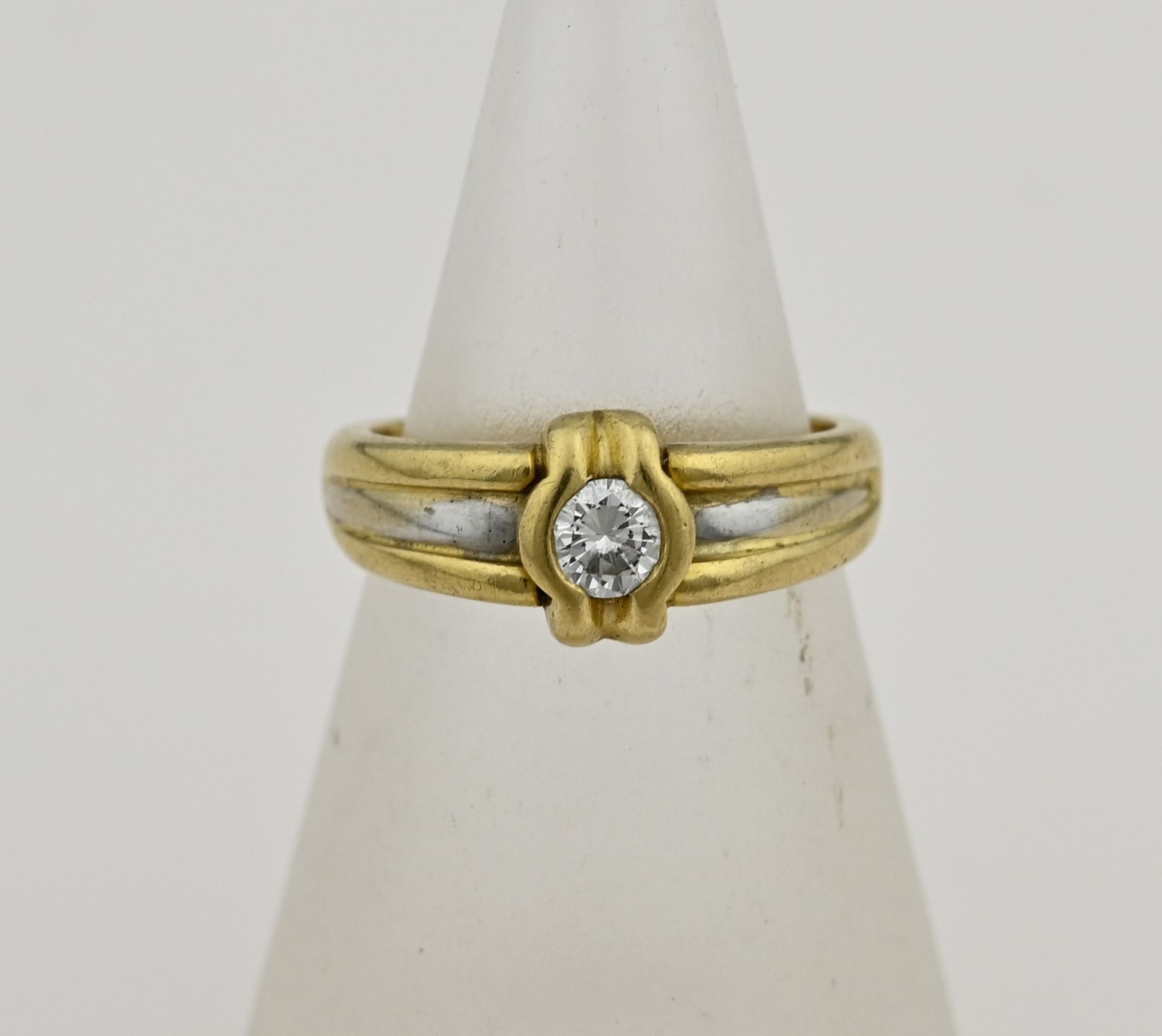 Gold ring with diamond