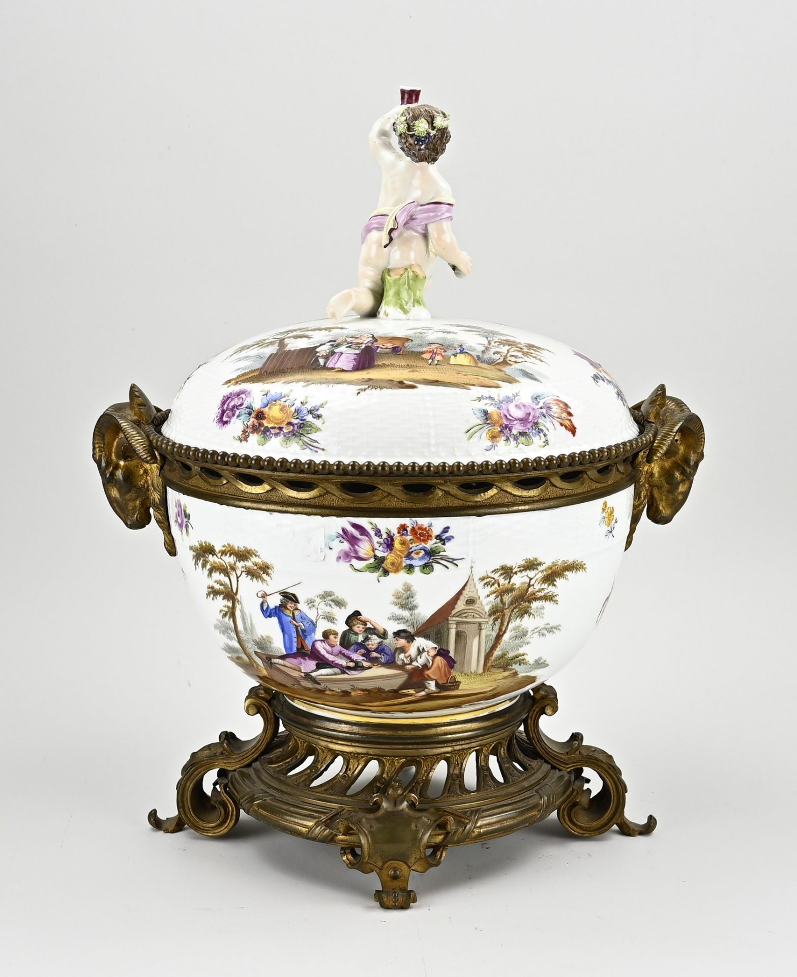 Capital KPM tureen with lid Ø 33 cm. - Image 2 of 3