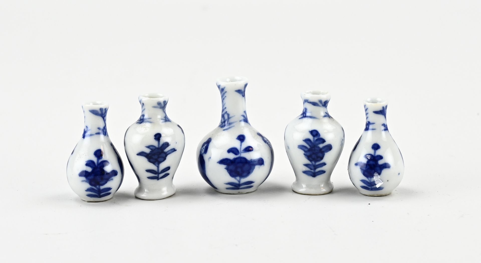 5 Chinese bibilot vases, H 3.5 - 4 cm. - Image 2 of 2