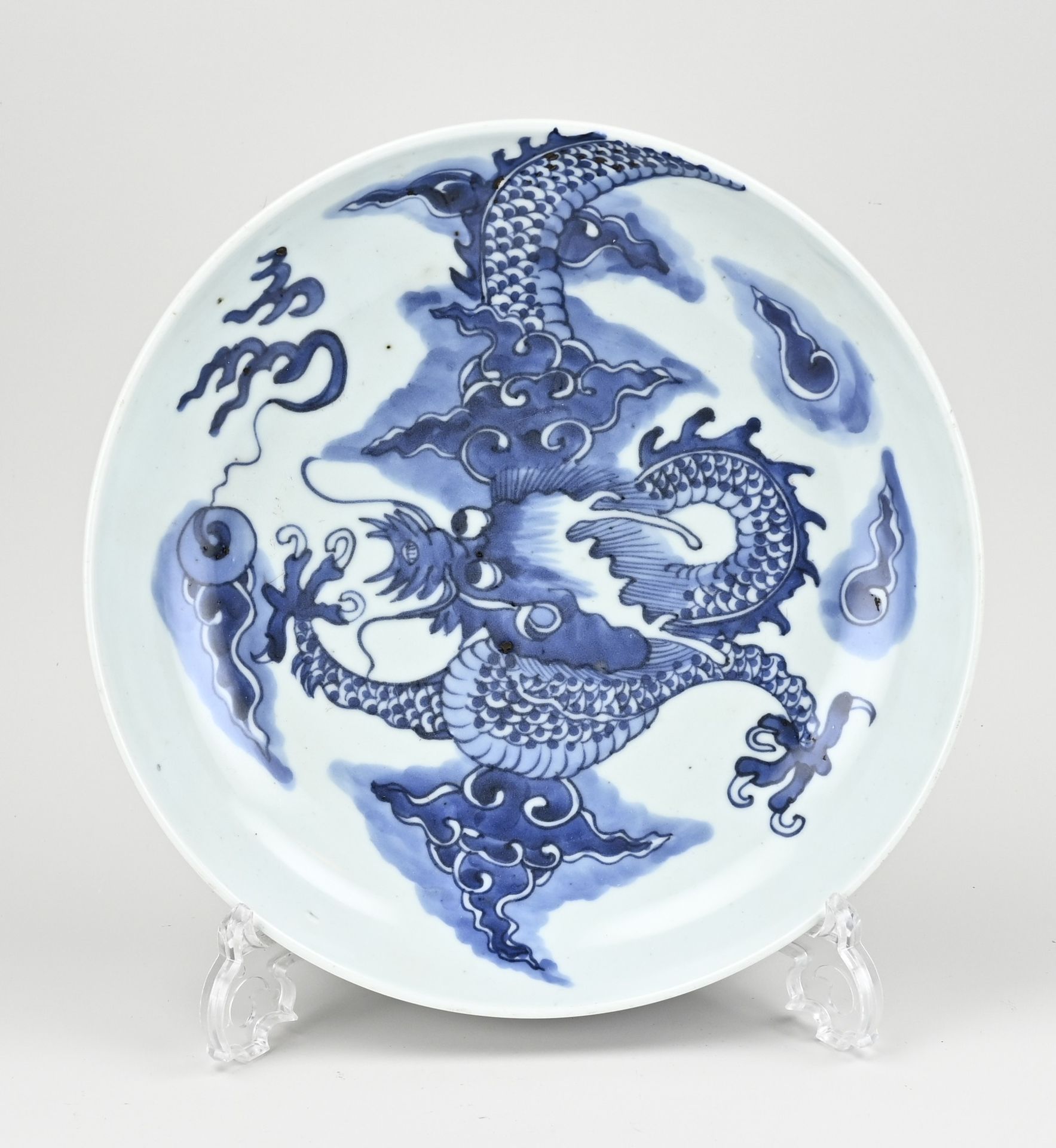 Chinese dragon plate Ø 28.4 cm.