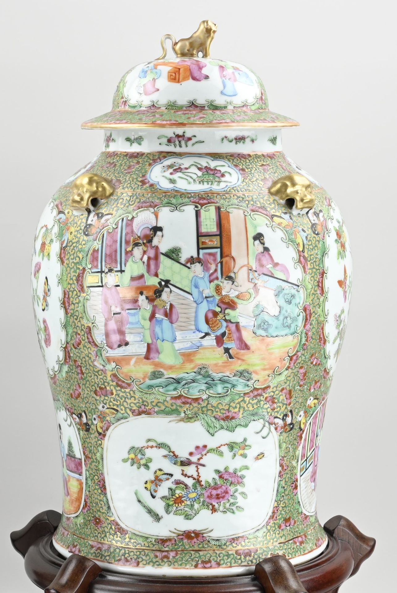 Two Chinese Cantonese lidded vases, H 44.5 x Ø 26 cm. - Image 2 of 5