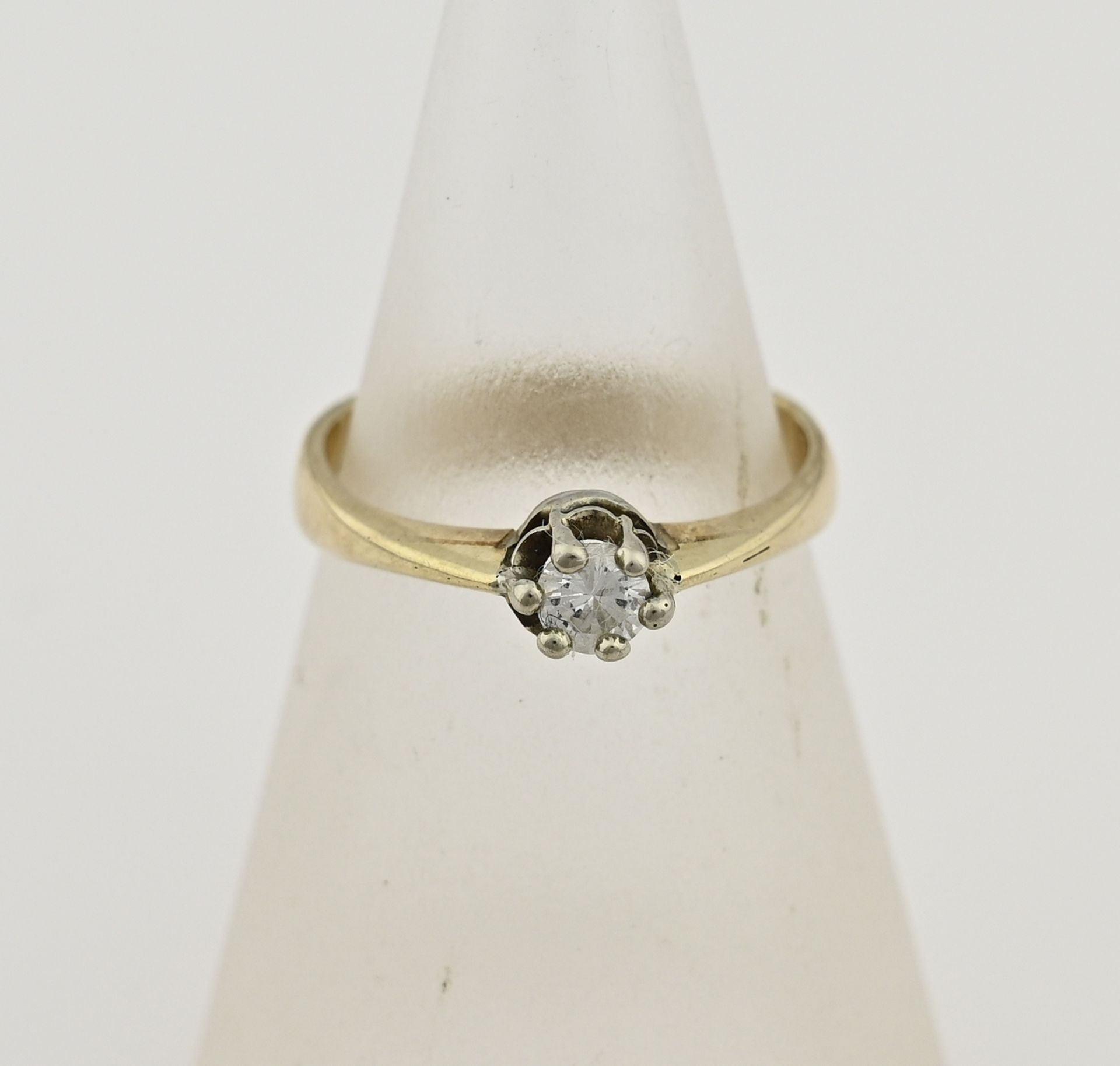 Gold solitaire ring with diamond, 0.25