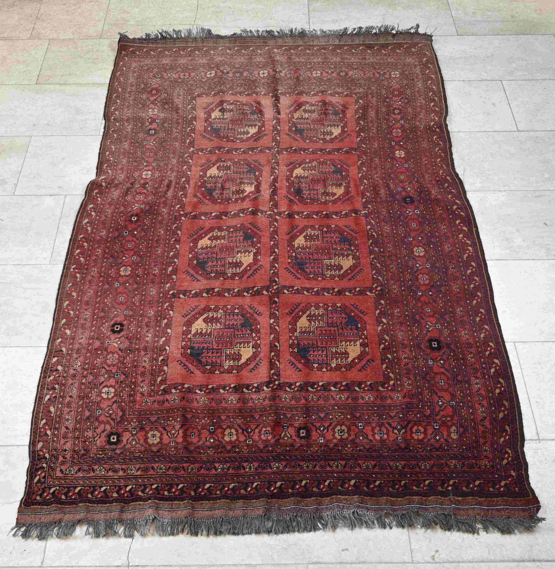 Old Persian rug, 200 x 127 cm.