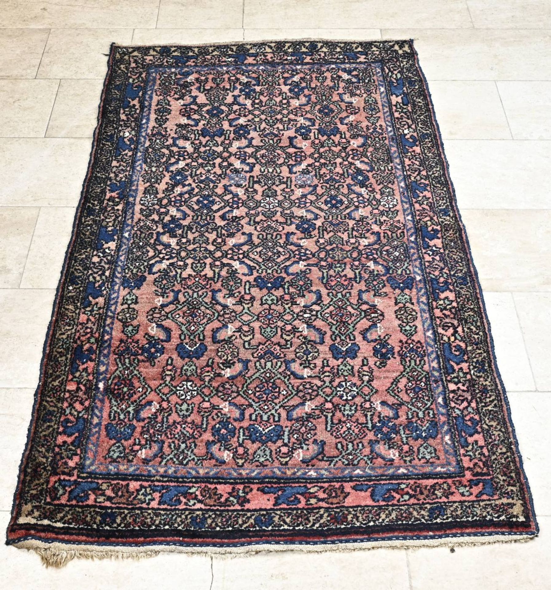 Hand-knotted Persian carpet, 180 x 106 cm.