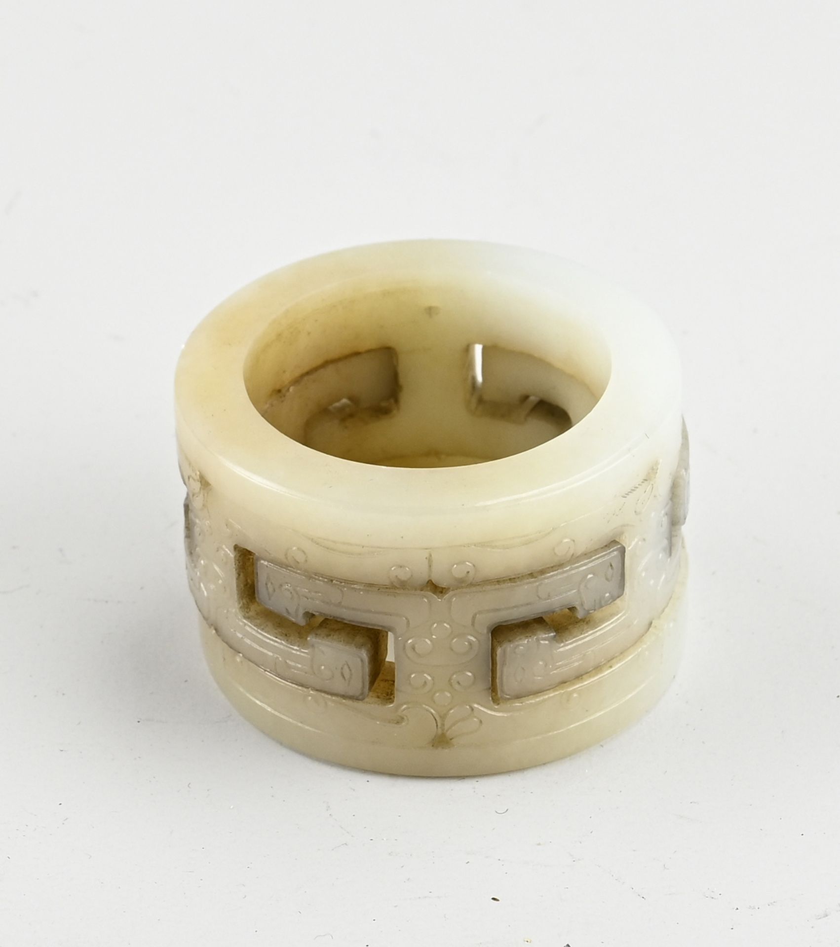 18th century jade amulet Ø 5.5 cm.