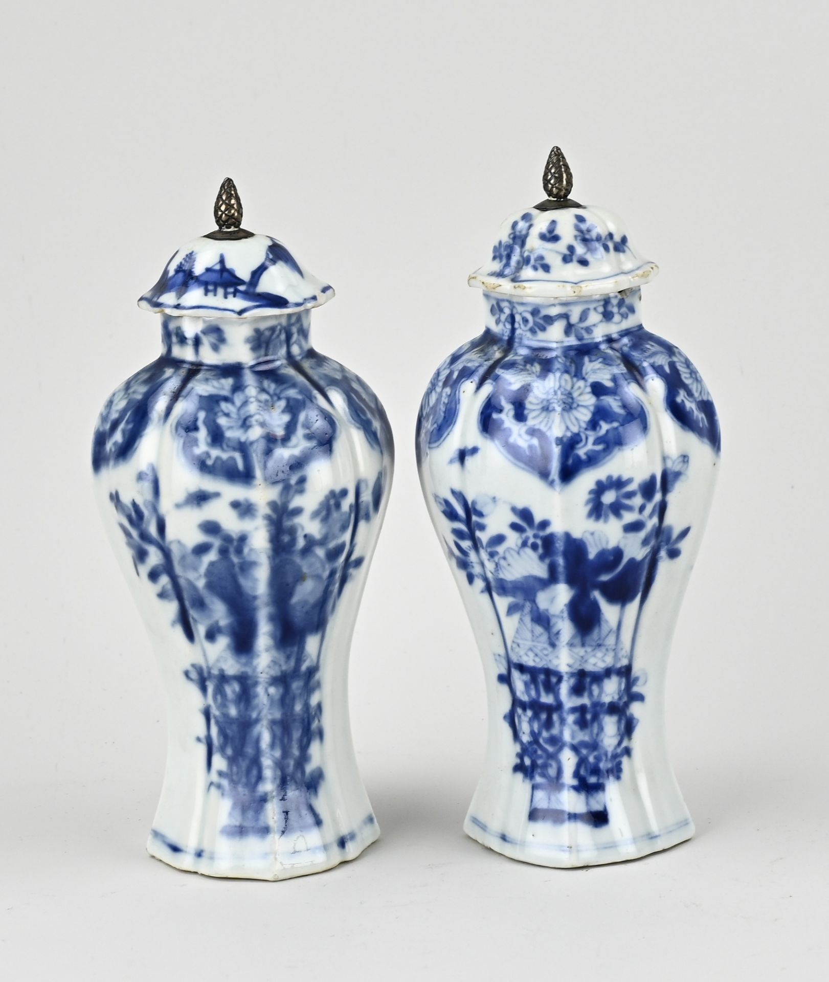 Two Chinese lidded vases, H 20 cm.