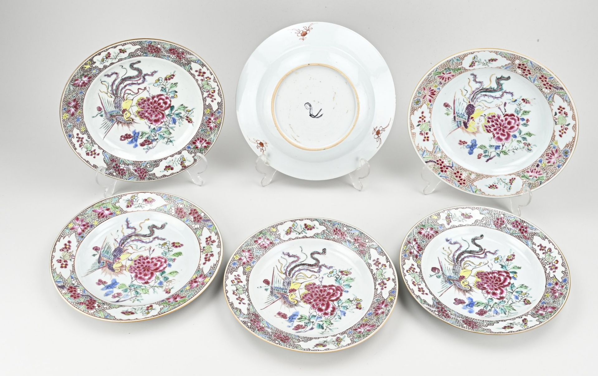 Six Chinese plates Ø 23 cm.