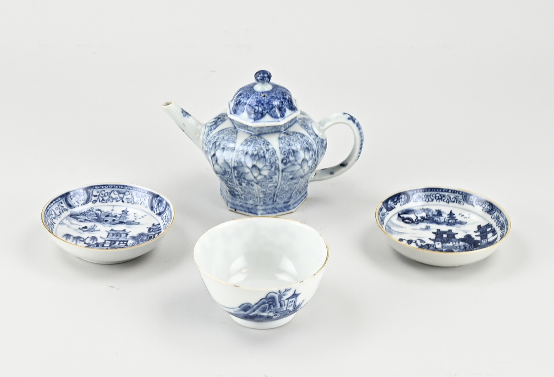 4 Pieces of antique Chinese porcelain