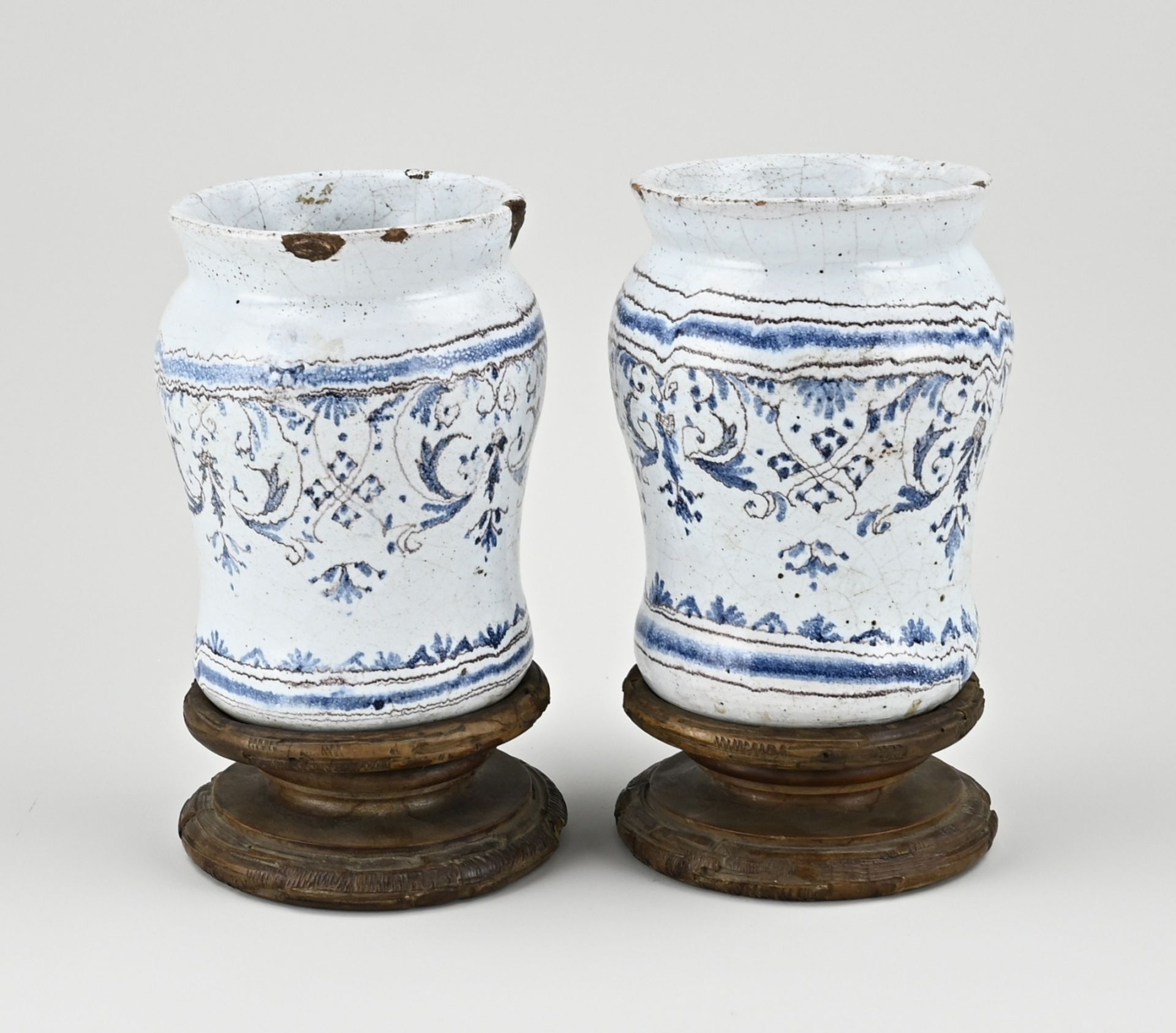 2x Apothecary pot / wooden base - Image 2 of 2