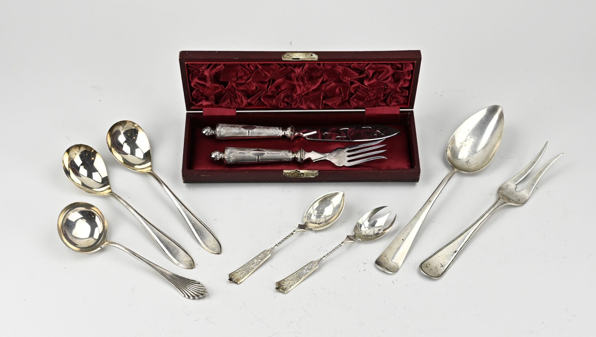 Silver serving cutlery