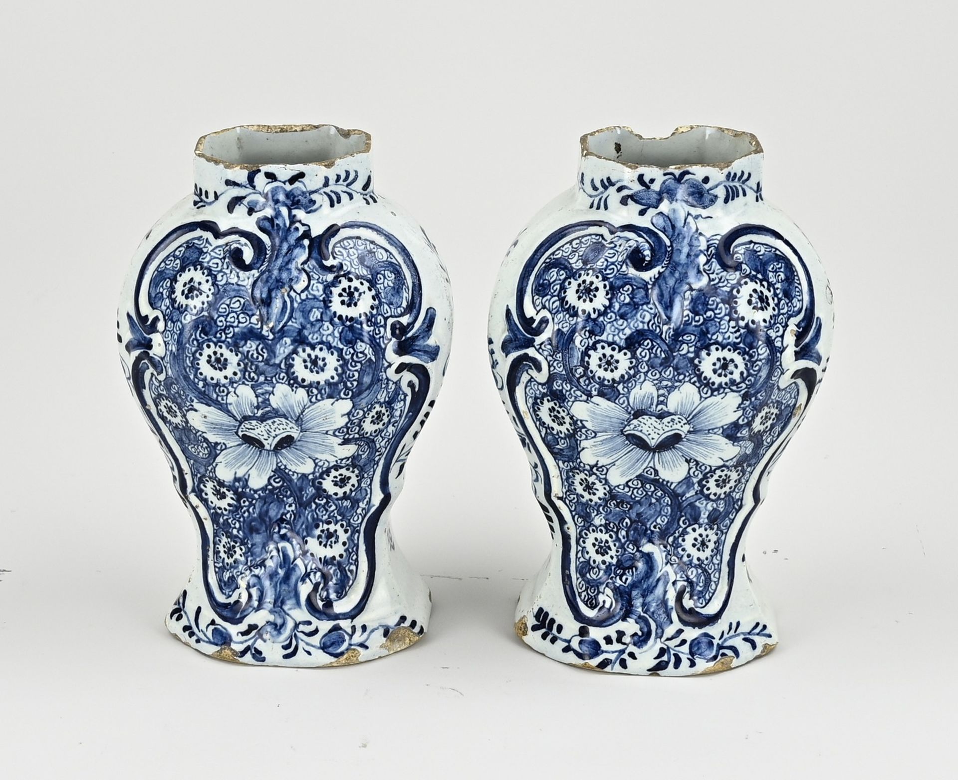 Two Delft vases, H 21 cm.