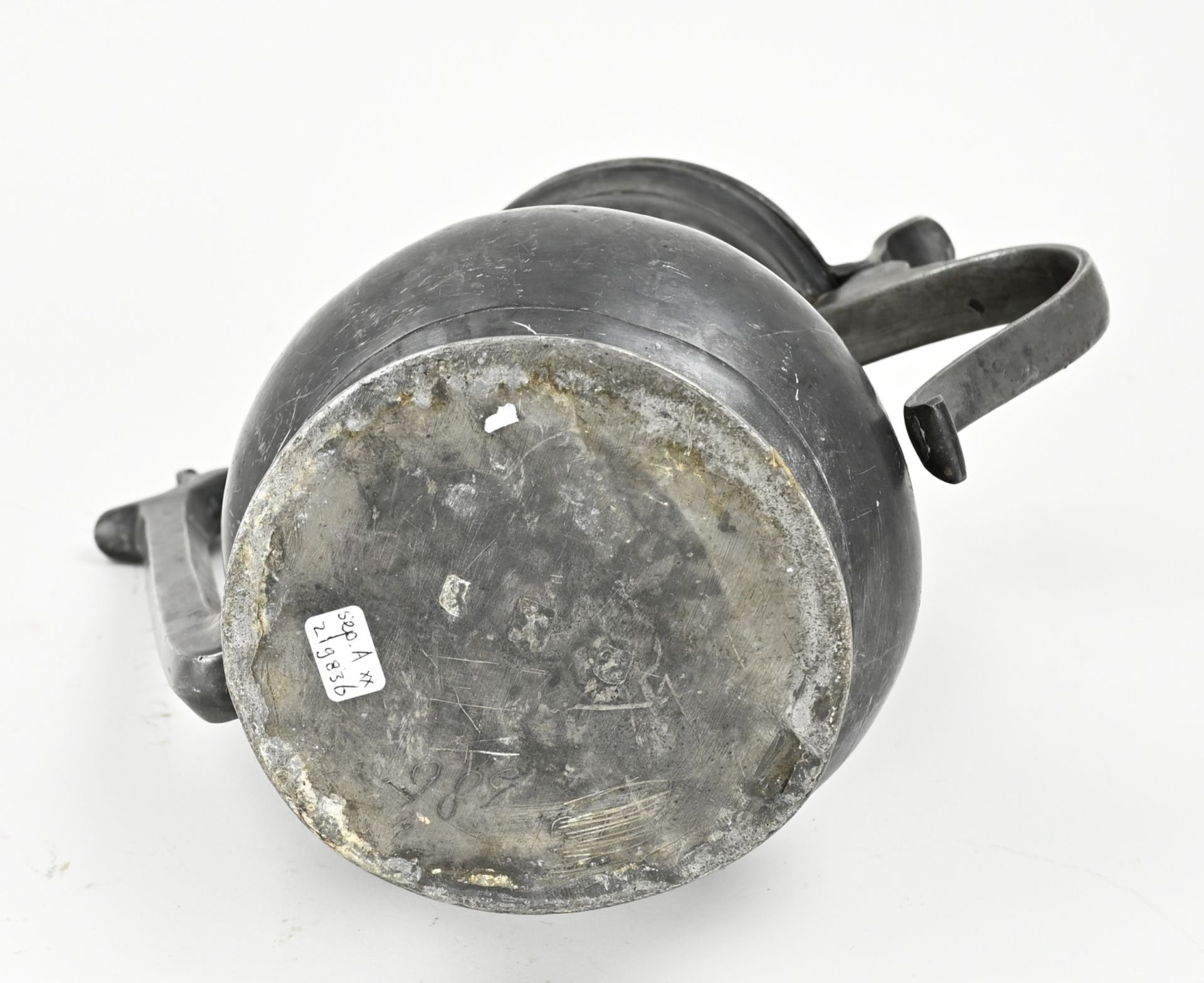 Antique pewter jug, H 24.5 cm. - Image 2 of 2