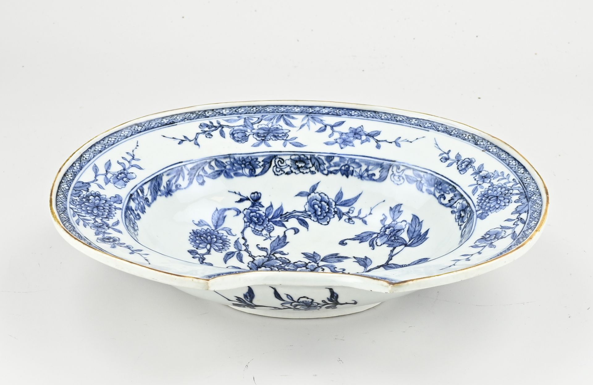 Chinese porcelain shaving bowl - Image 2 of 3