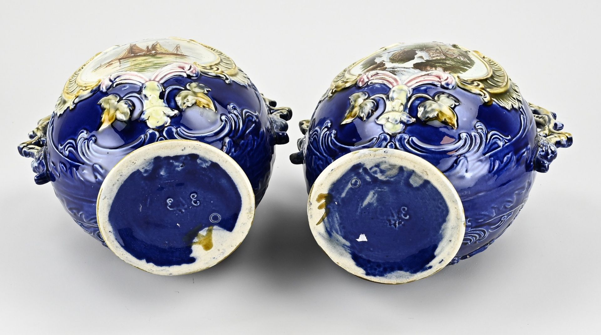 Two majolica vases, H 29 cm. - Image 3 of 3