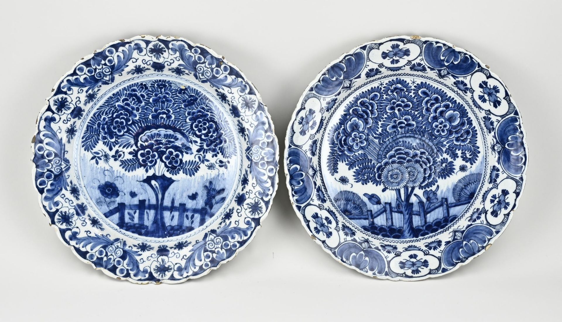 Two Delft fayence dishes Ø 35 cm.