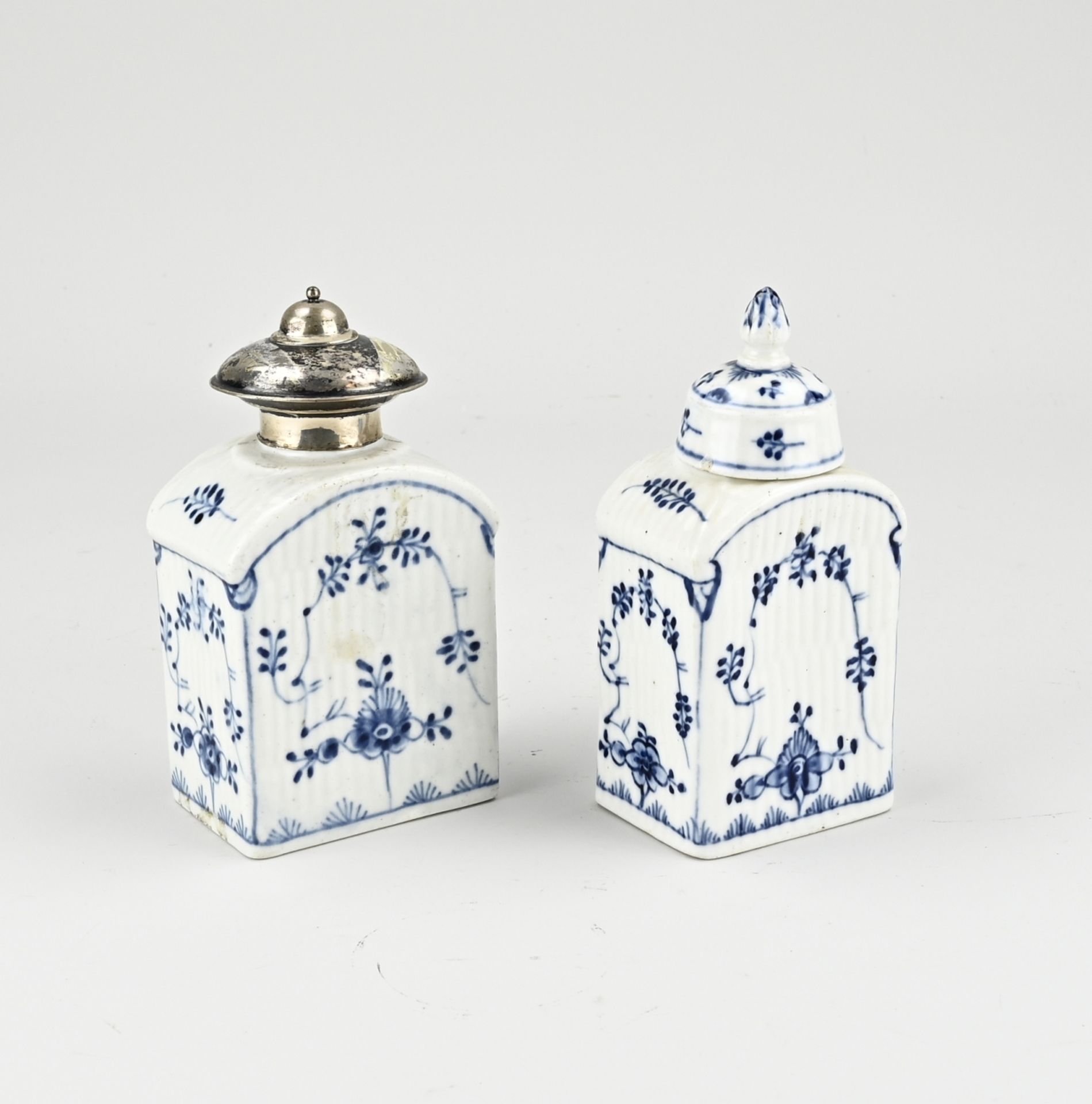 Two German tea canisters, H 14 - 15 cm.