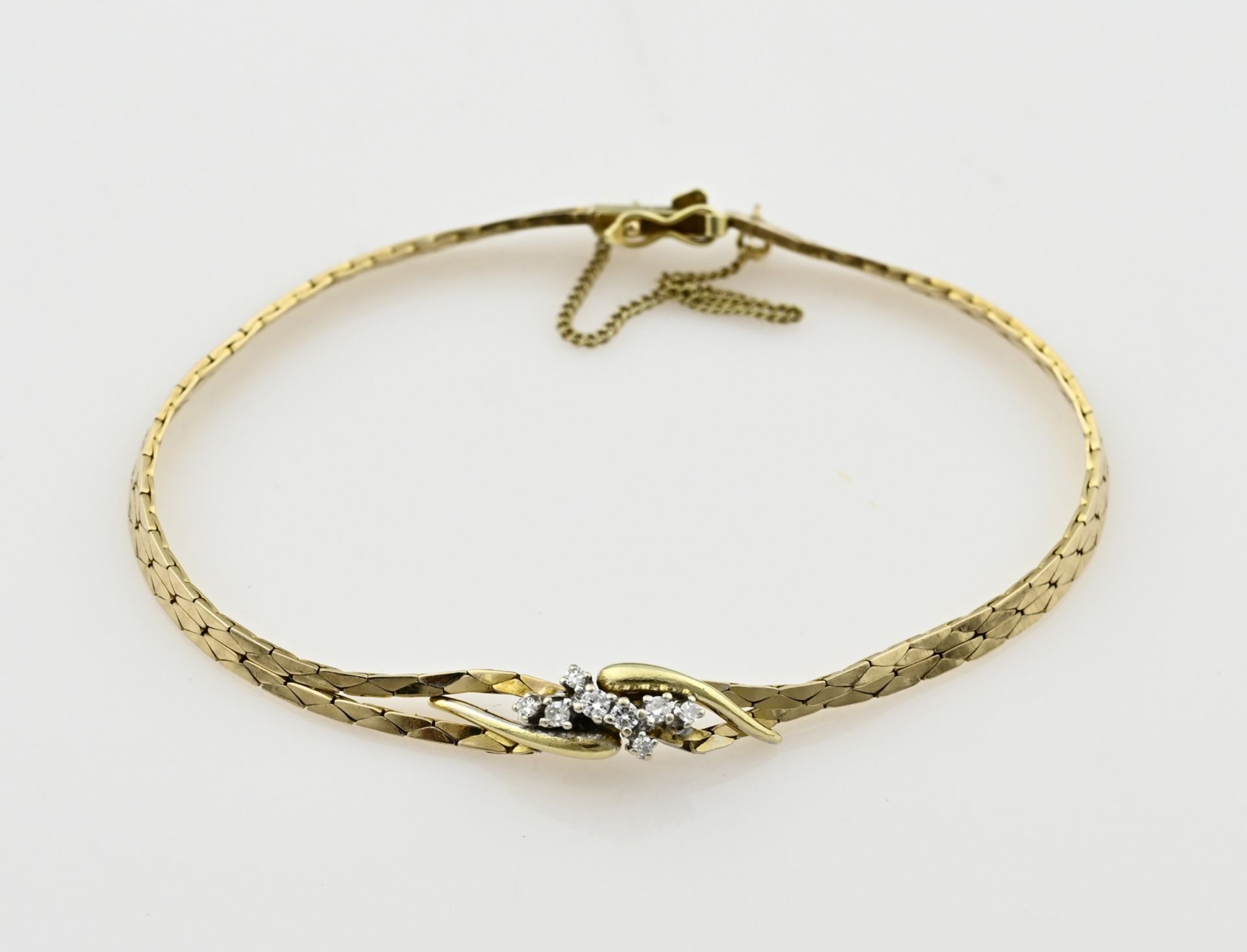 Gold bracelet with diamond